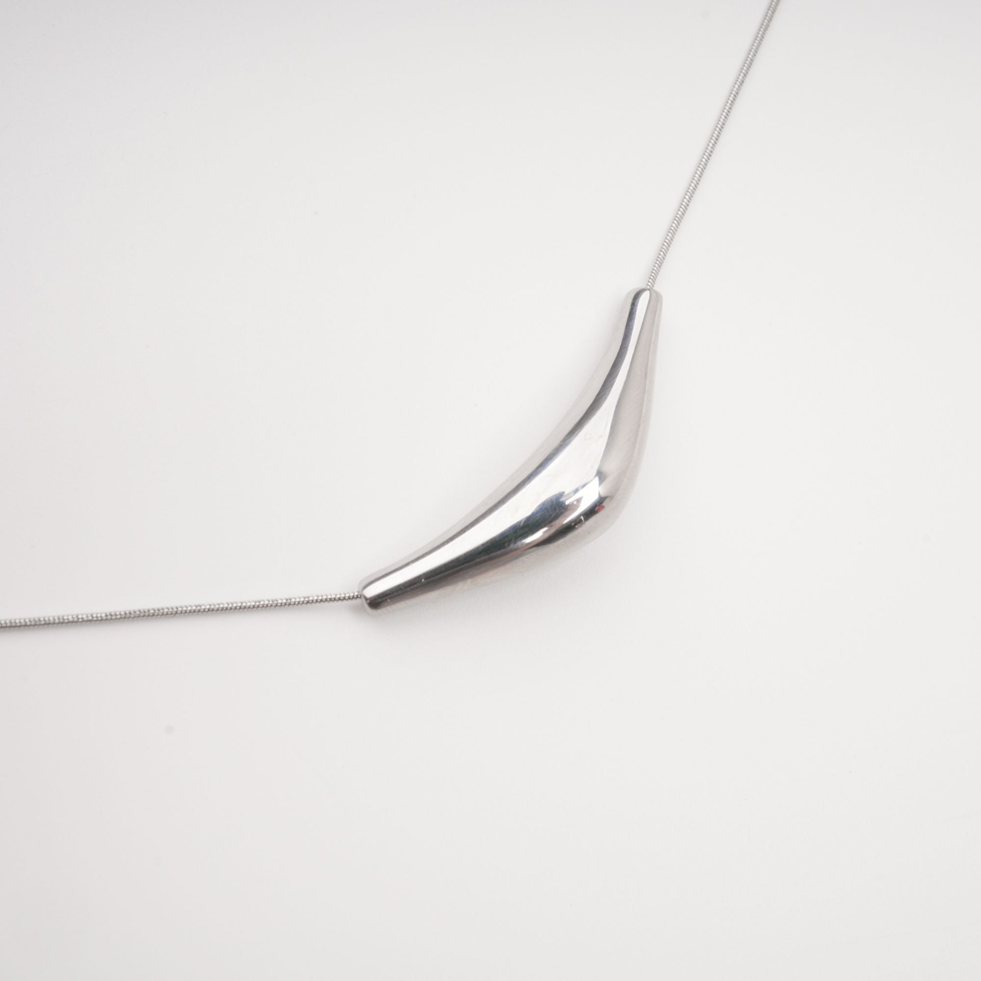 Thérèse silver drop necklace