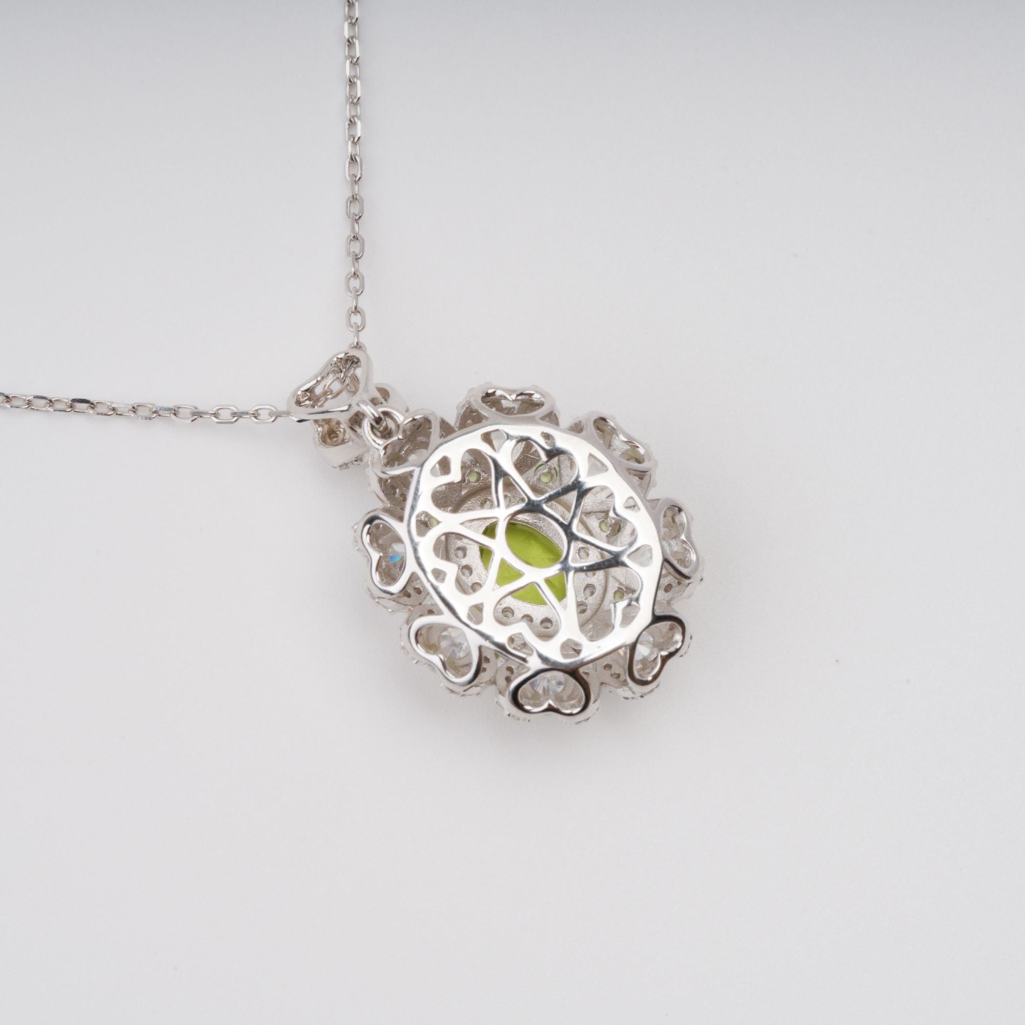 قلادة كايلي الخضراء المرصعة بالأحجار الكريمة من الفضة الإسترلينية
