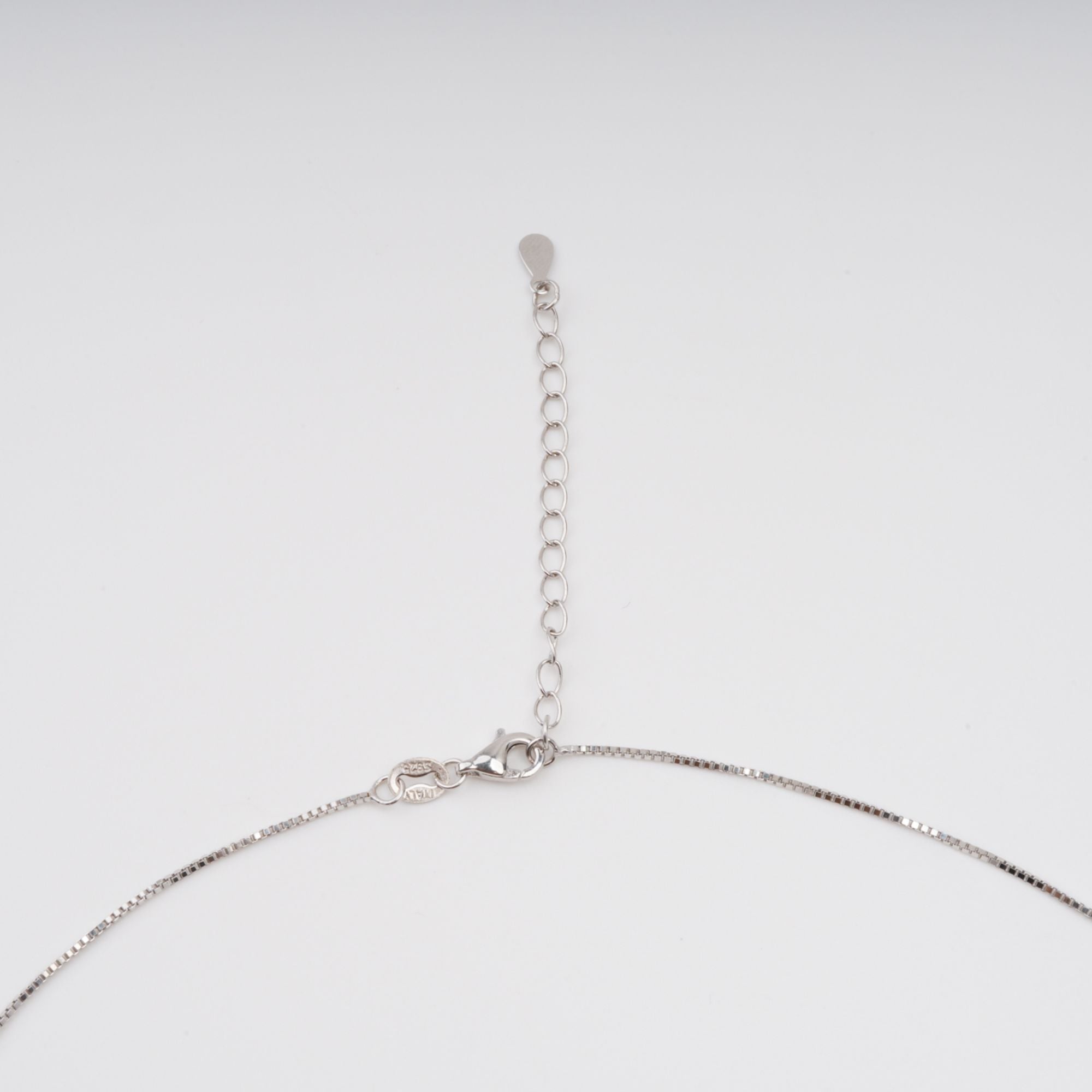 Erica Halskette aus Sterlingsilber mit grünem, blumenförmigem Edelsteinanhänger