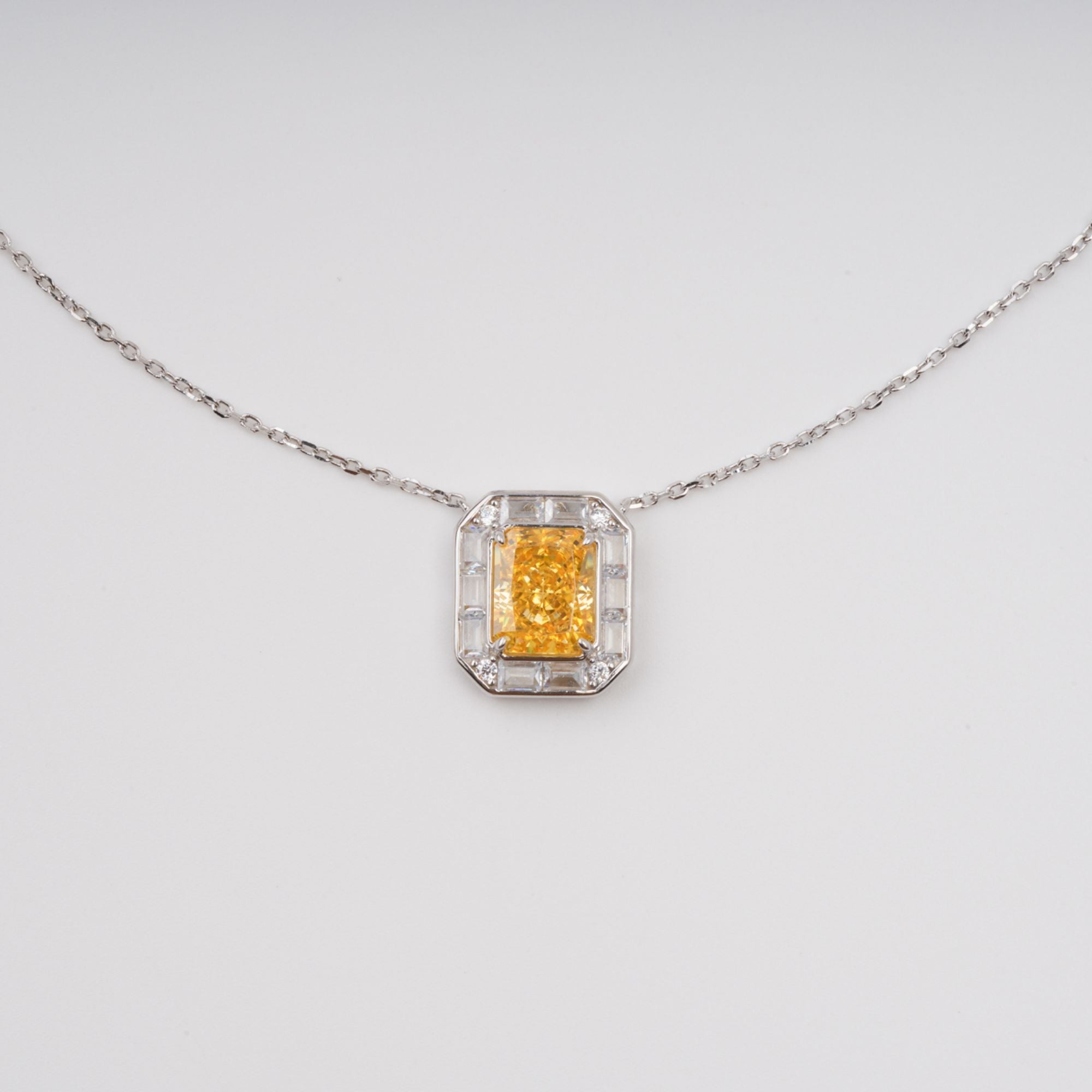 قلادة عينى من الفضة الاسترلينية مرصعة بأحجار كريمة مربعة صفراء