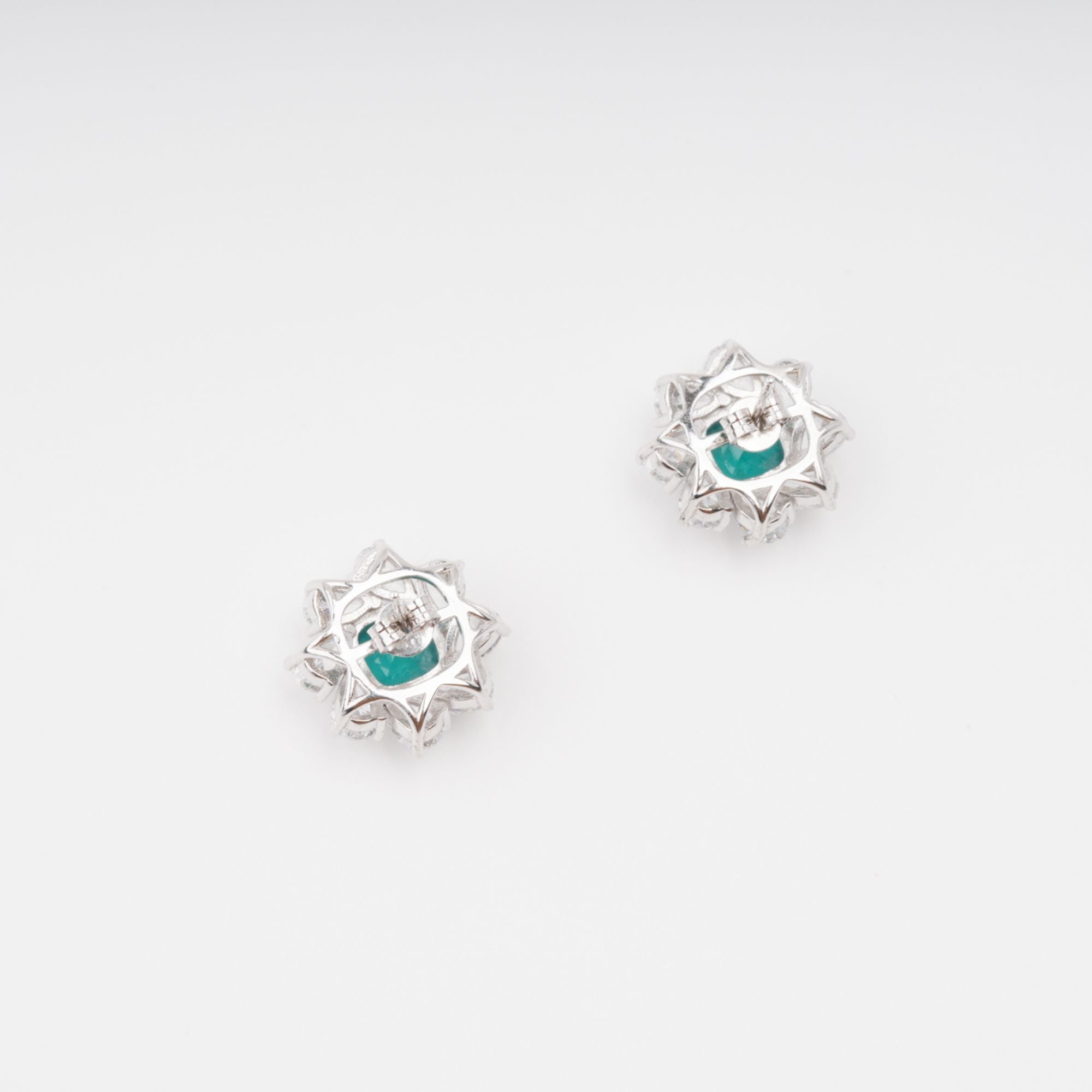 Erica Grüne Ohrringe aus Sterlingsilber in Blütenform mit Edelstein