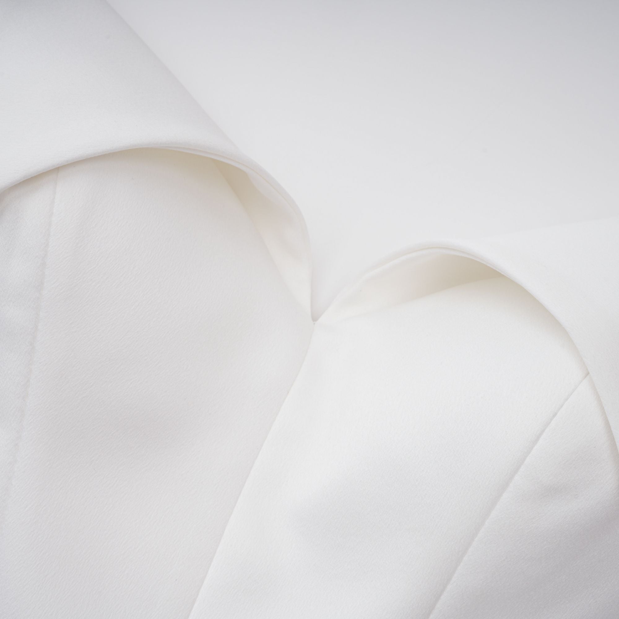 Alba – Weißes Maxikleid mit Korsett und Tonnentaille