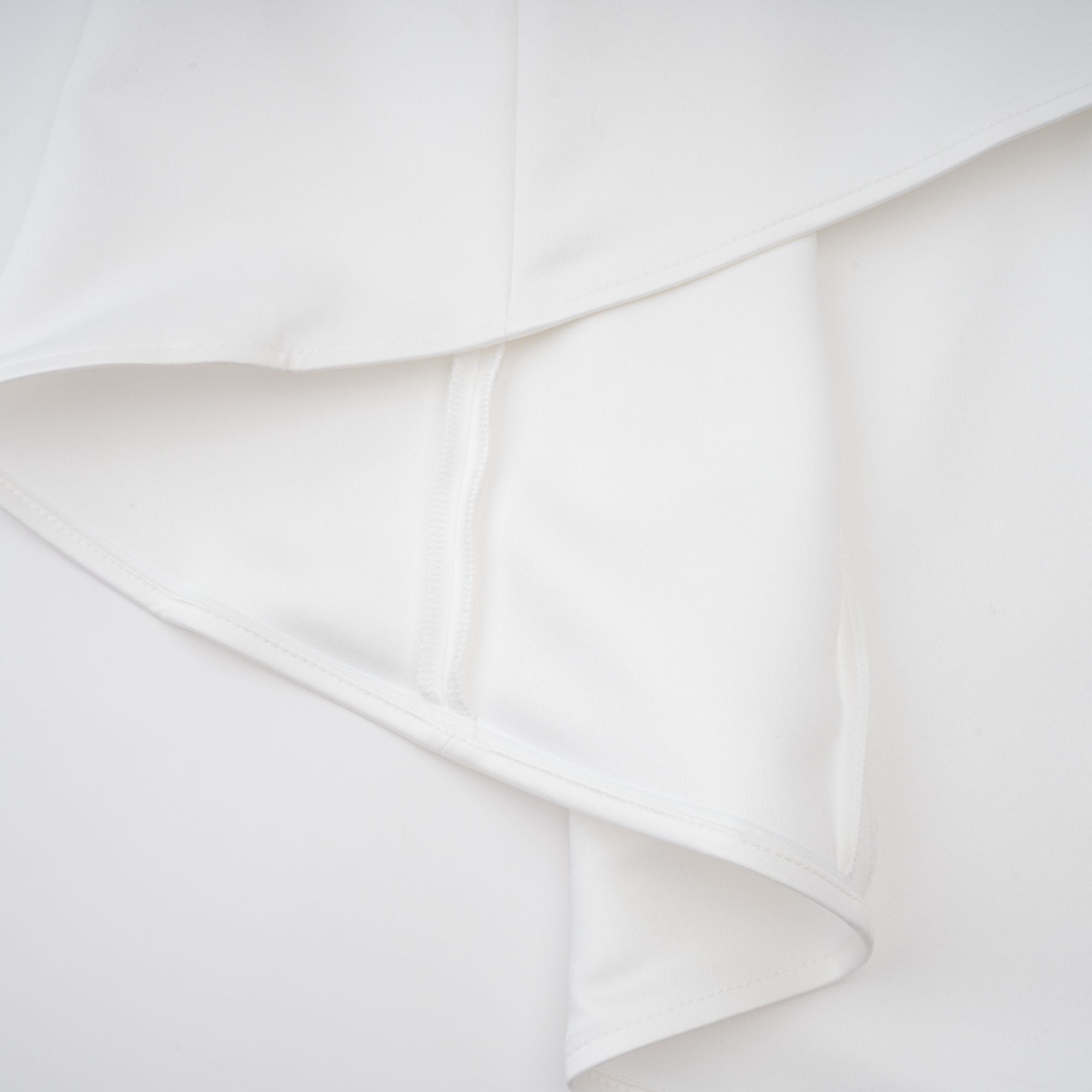 Alba – Weißes Maxikleid mit Korsett und Tonnentaille