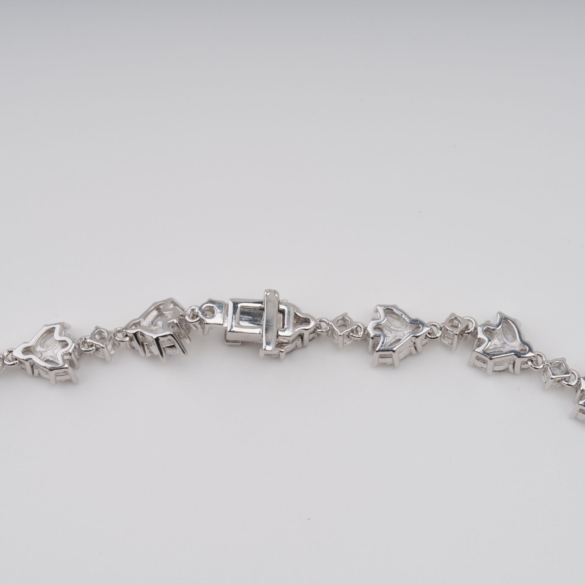 Anneli Halskette aus Sterlingsilber mit grünem Smaragdschliff-Edelsteinanhänger