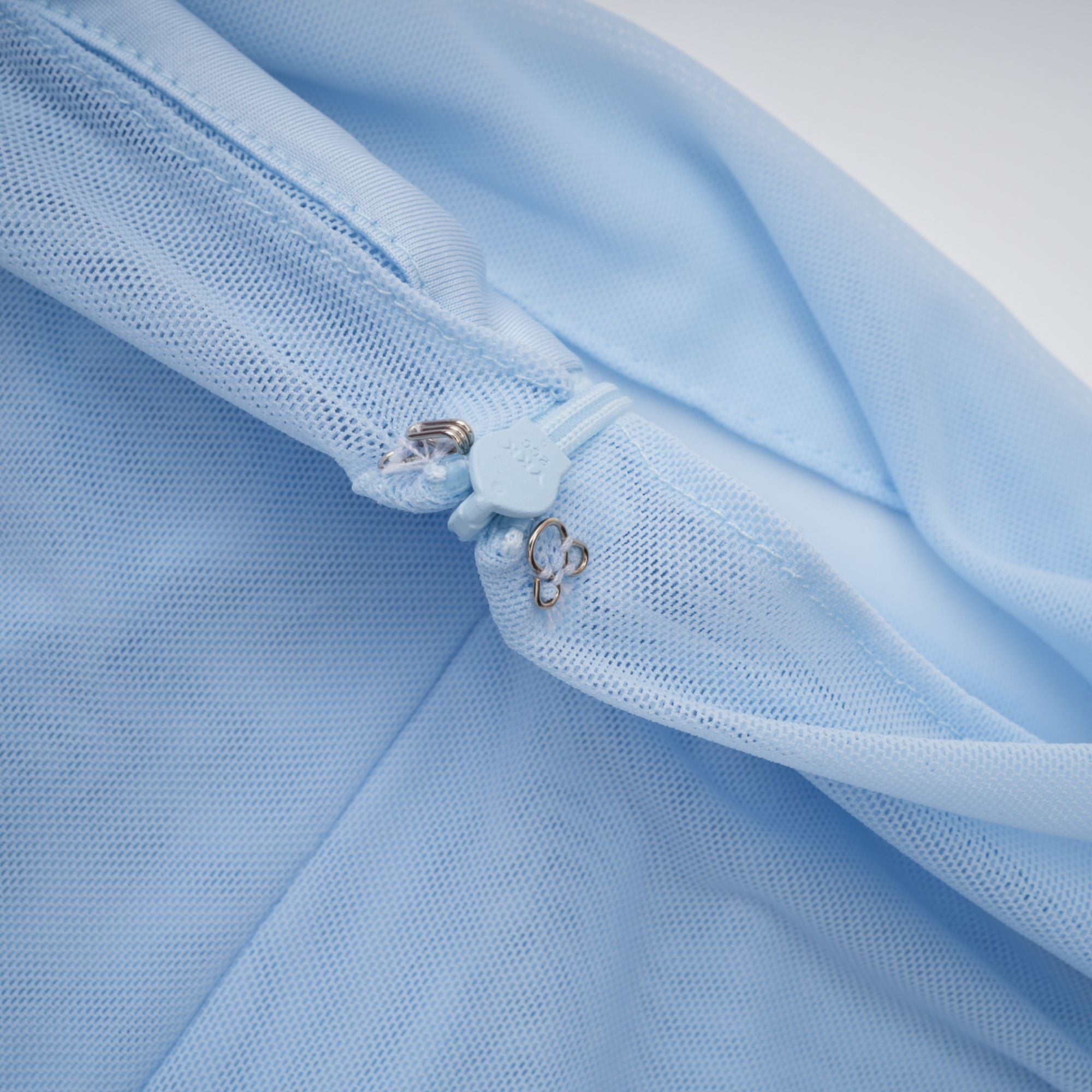 Sylphe Babyblaues asymmetrisches, plissiertes, ärmelloses Minikleid