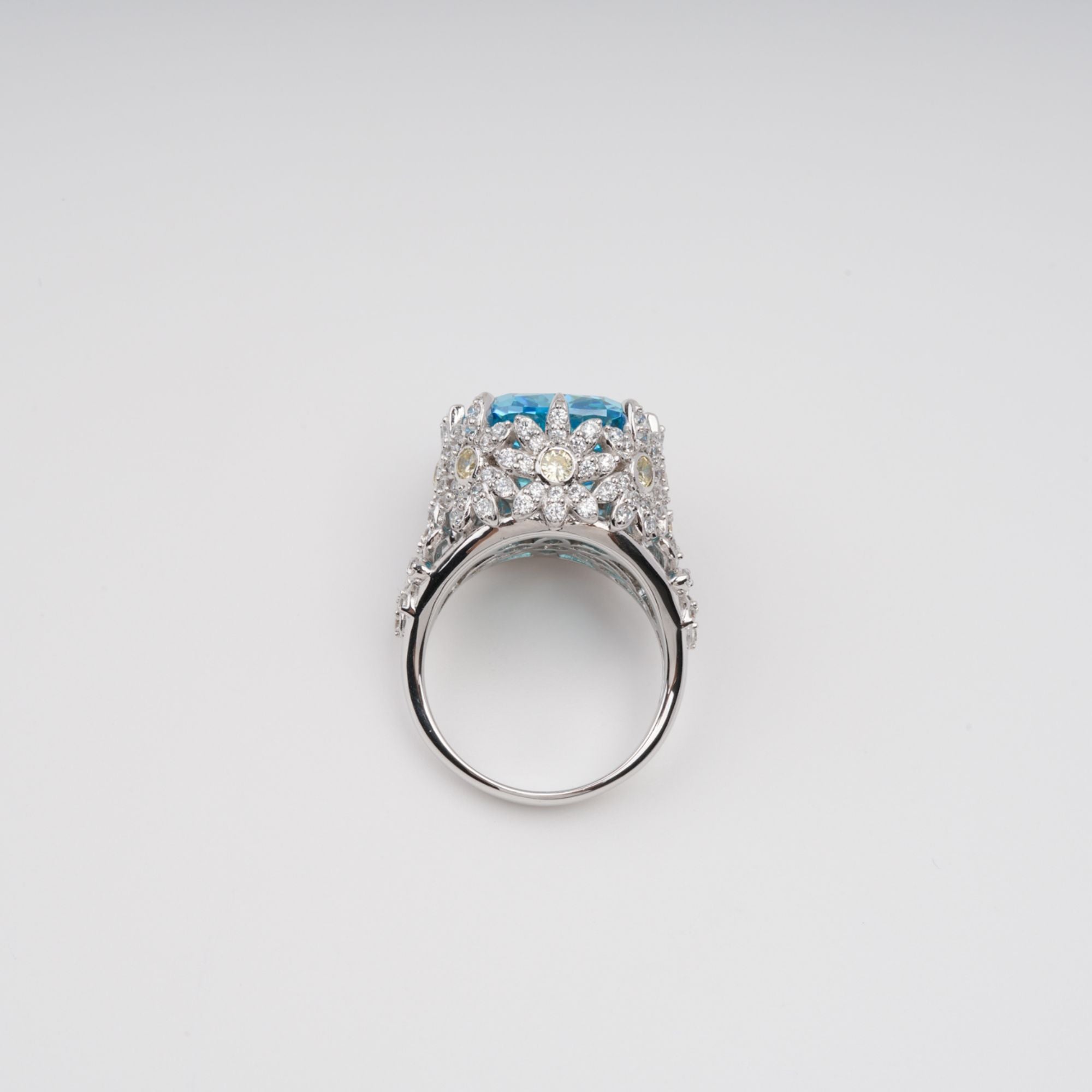 خاتم Éternité باللون الأزرق الزهري والأحجار الكريمة من الفضة الإسترليني