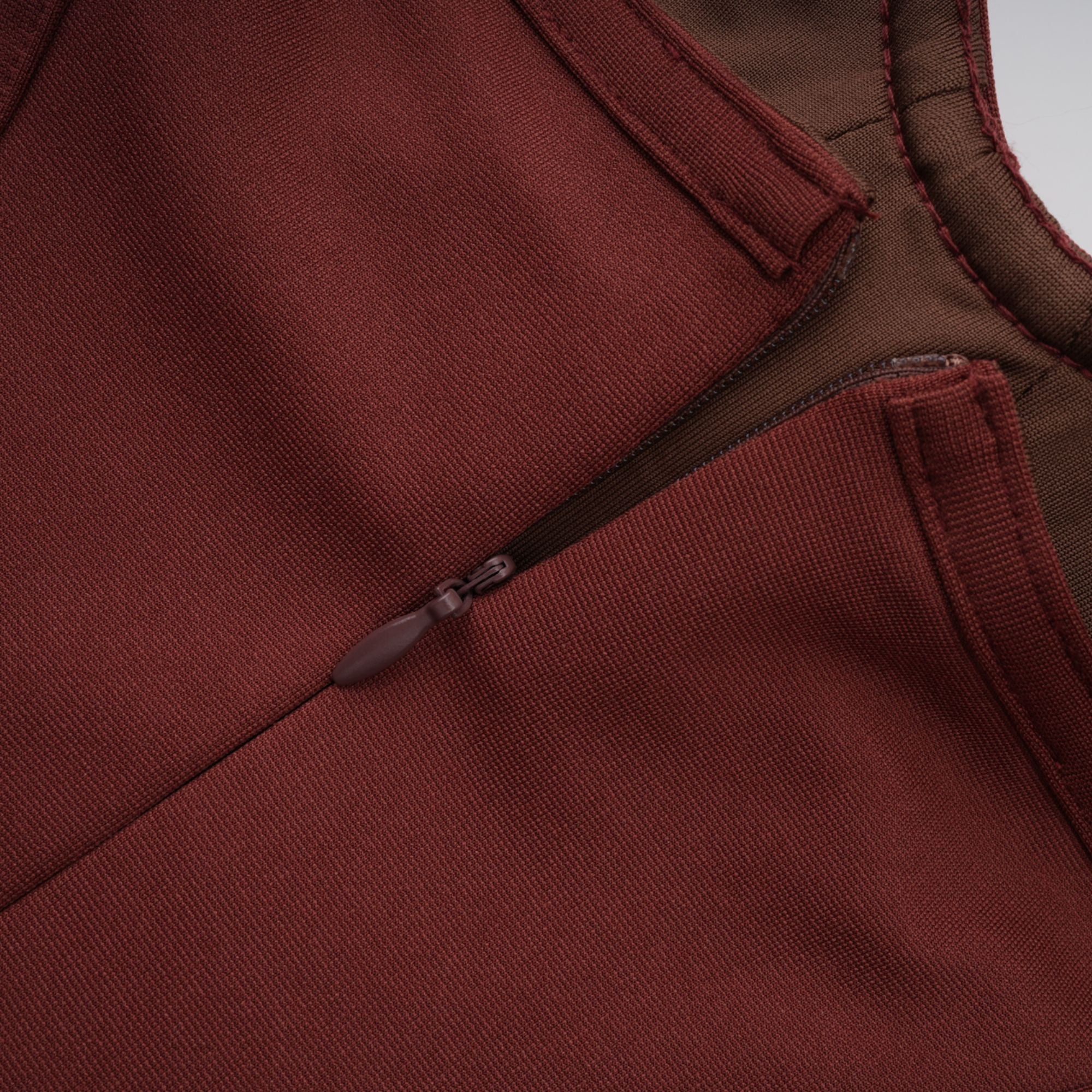 فستان دلفين ماكسي بتصميم شريطي باللون البني