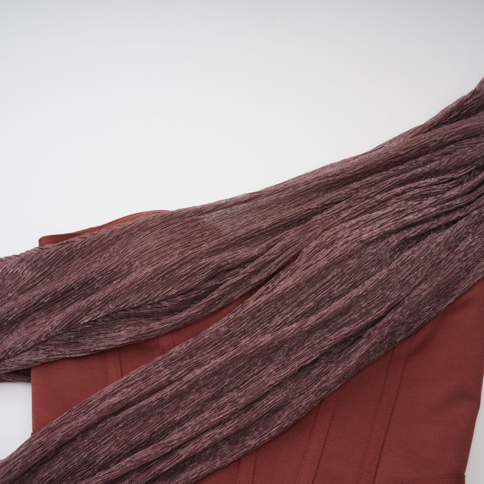 فستان دلفين ماكسي بتصميم شريطي باللون البني