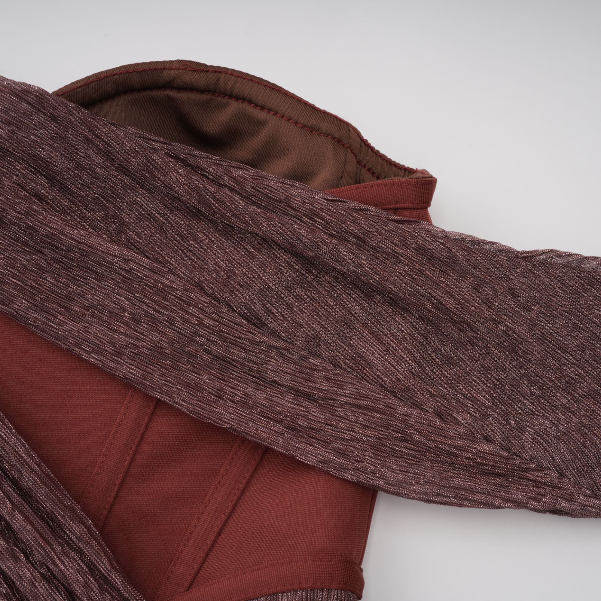 فستان دلفين ماكسي بتصميم شريطي باللون البني