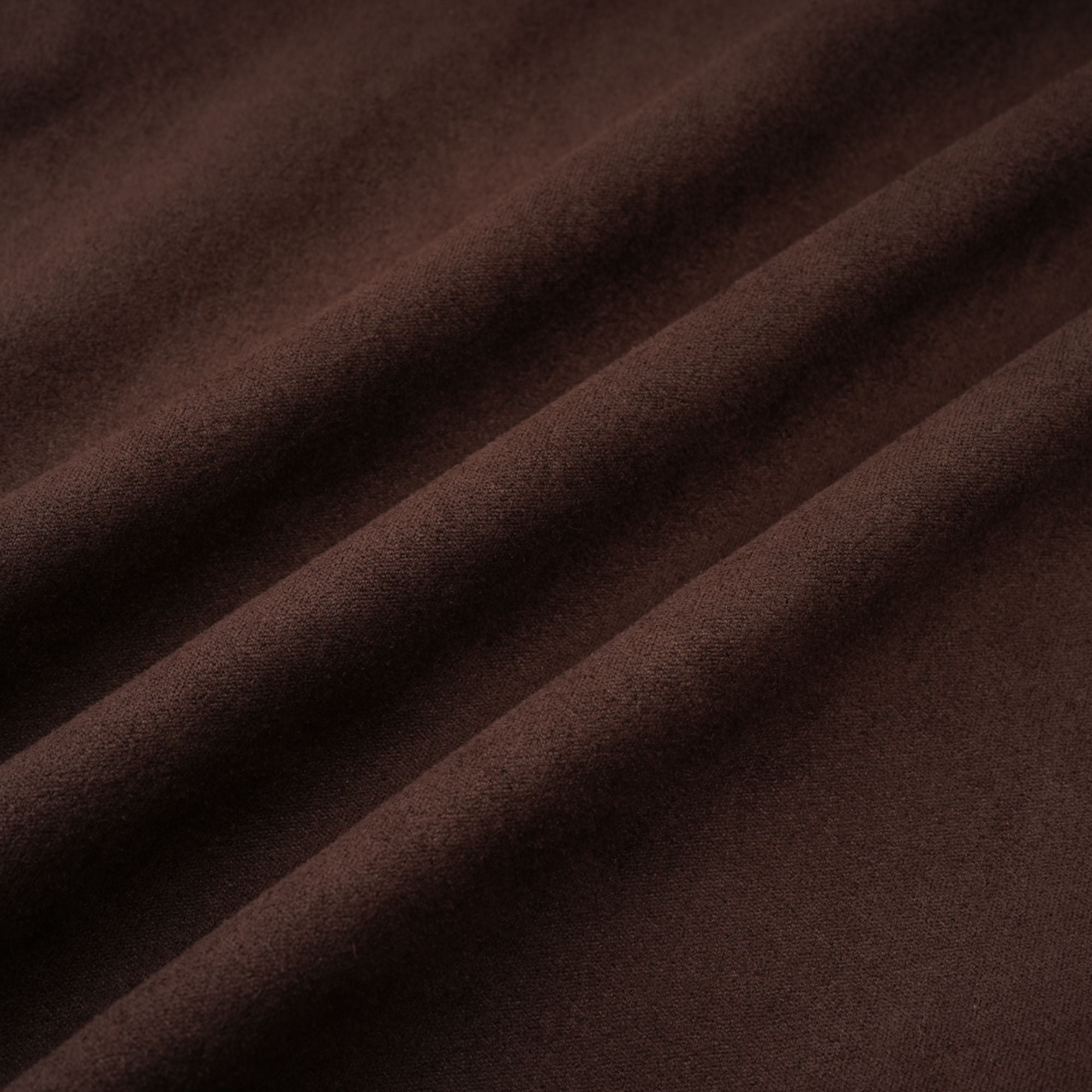 طقم بلوزة وشورت من قماش سويدي بني بحافة مقسمة من تشاني