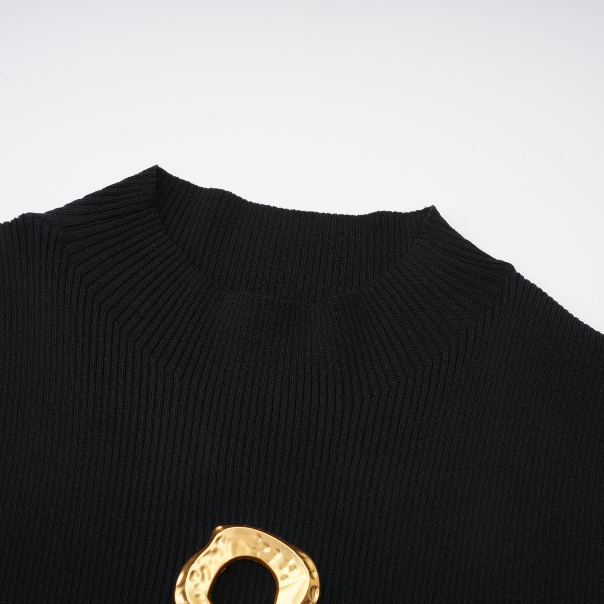 Ysandre – Schwarzes, geripptes Strick-Tanktop mit Schlüssellochausschnitt