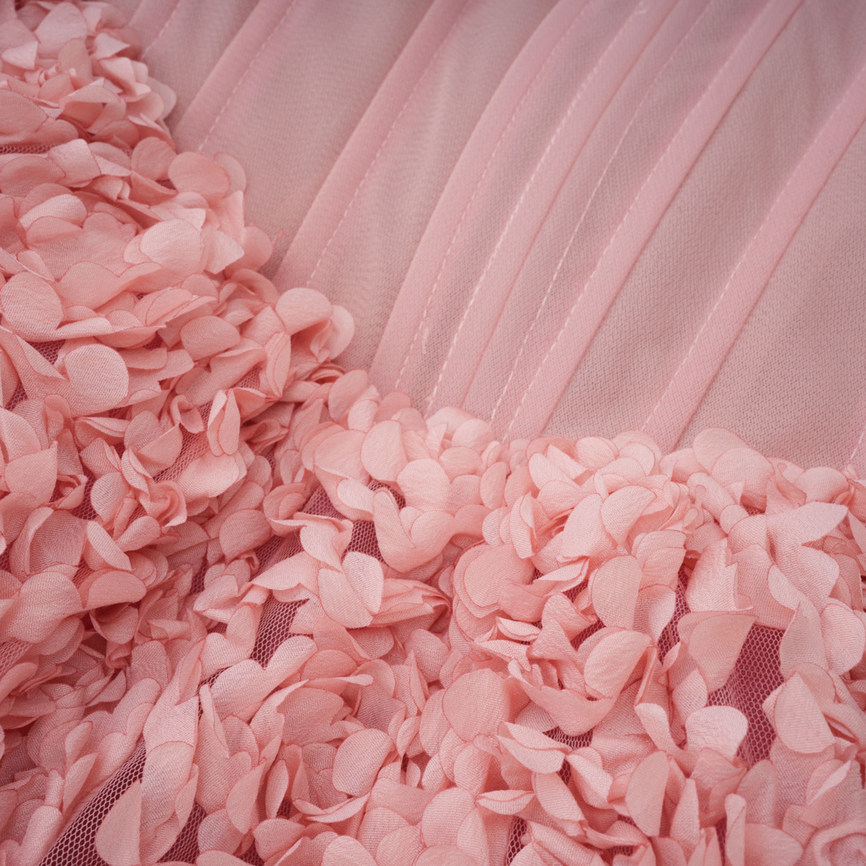 Rachel – Minikleid aus Tüll mit 3D-Blütenblättern in Rosa