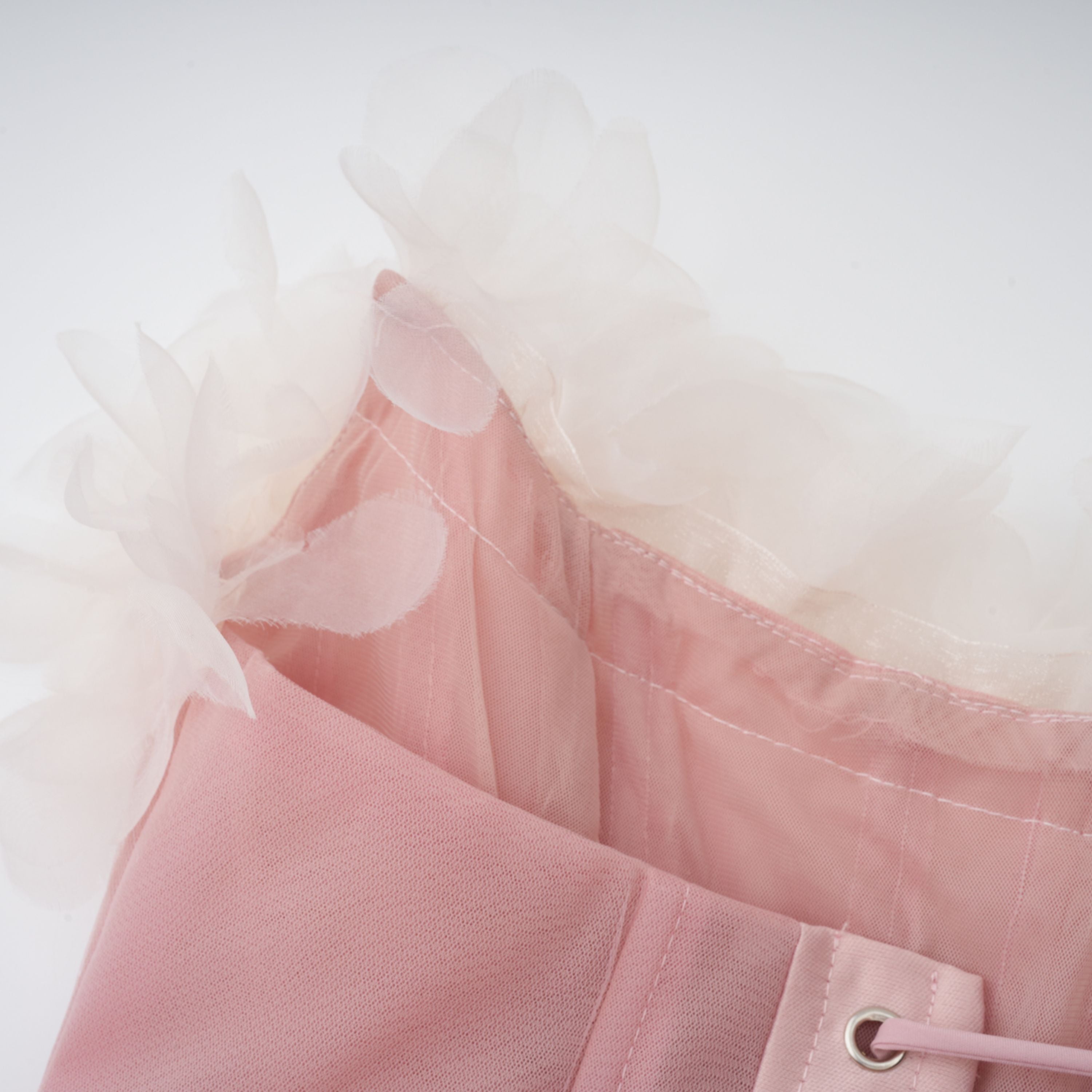 Rachel – Minikleid aus Tüll mit 3D-Blütenblättern in Rosa