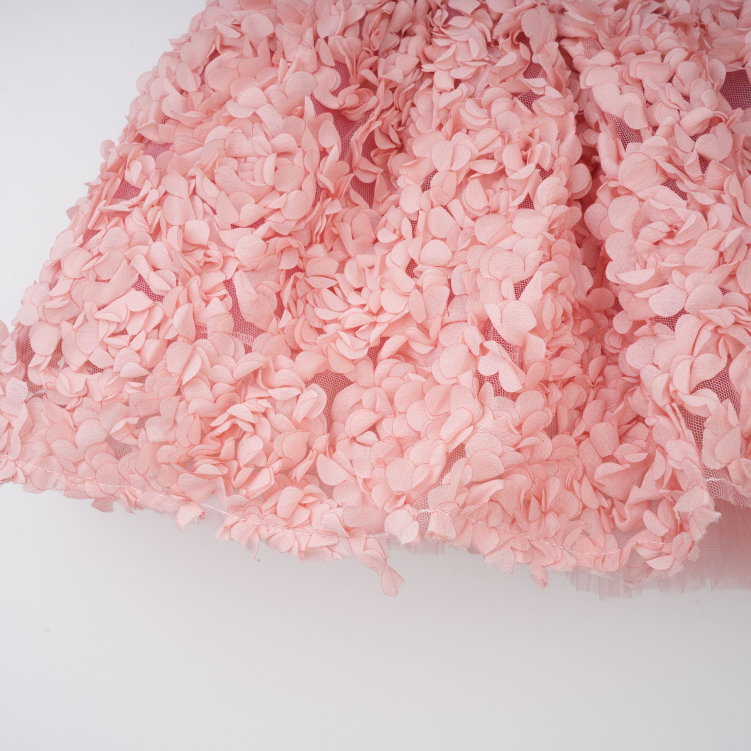 Rachel – Minikleid aus Tüll mit 3D-Blütenblättern in Rosa