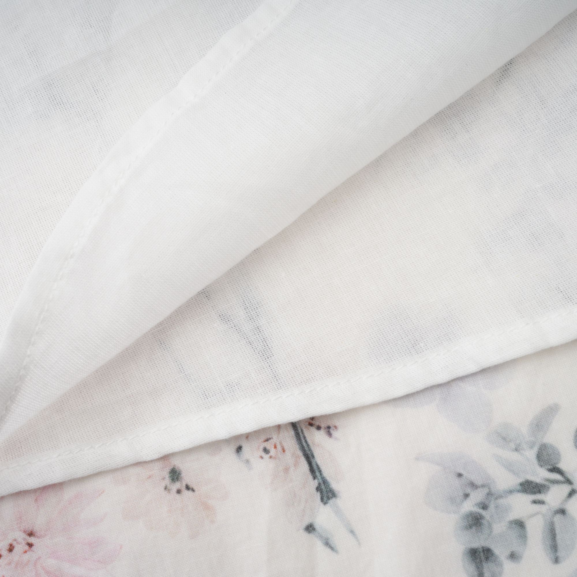 فستان هيلويز الأبيض الصيفي متوسط ​​الطول بطبعة زهور 