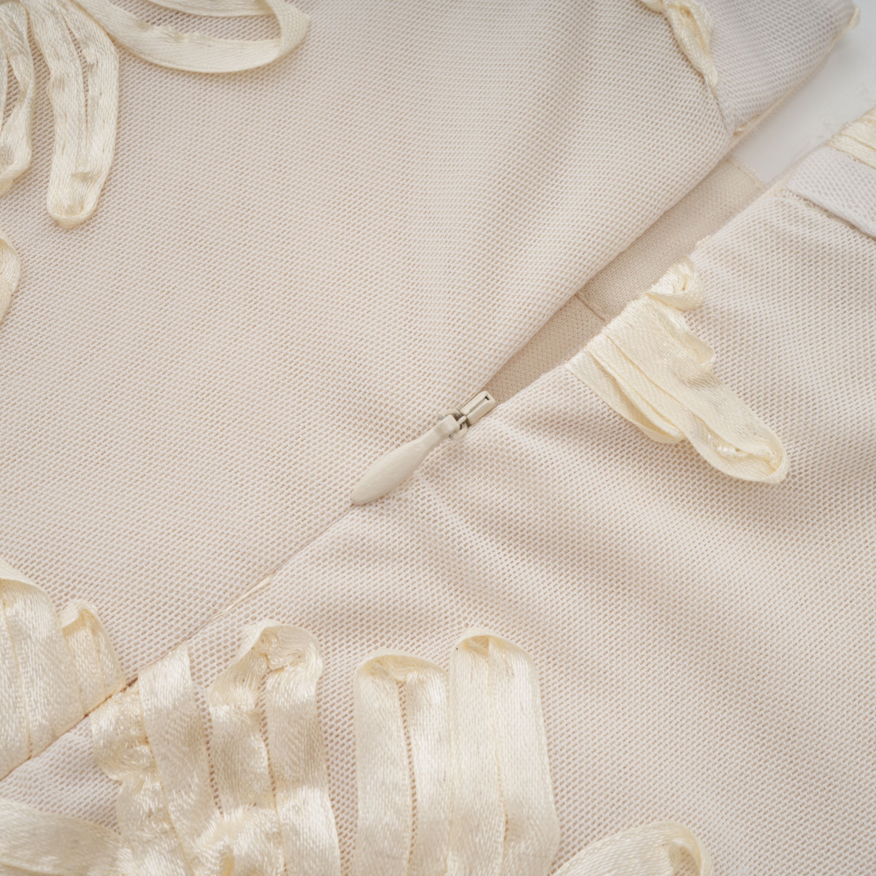 فستان تيويلين محايد غير متماثل بتصميم زهور ومكشكش متوسط الطول