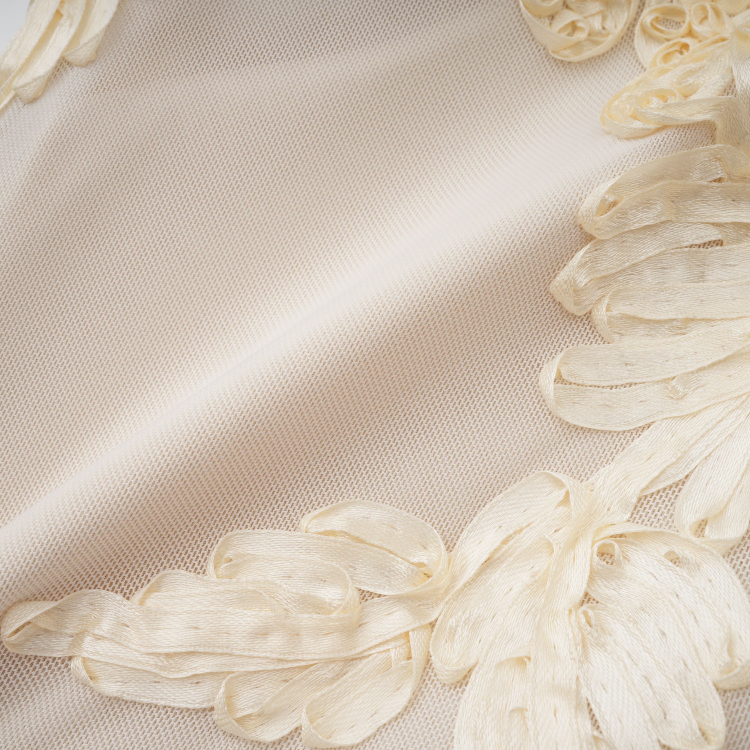 فستان تيويلين محايد غير متماثل بتصميم زهور ومكشكش متوسط الطول