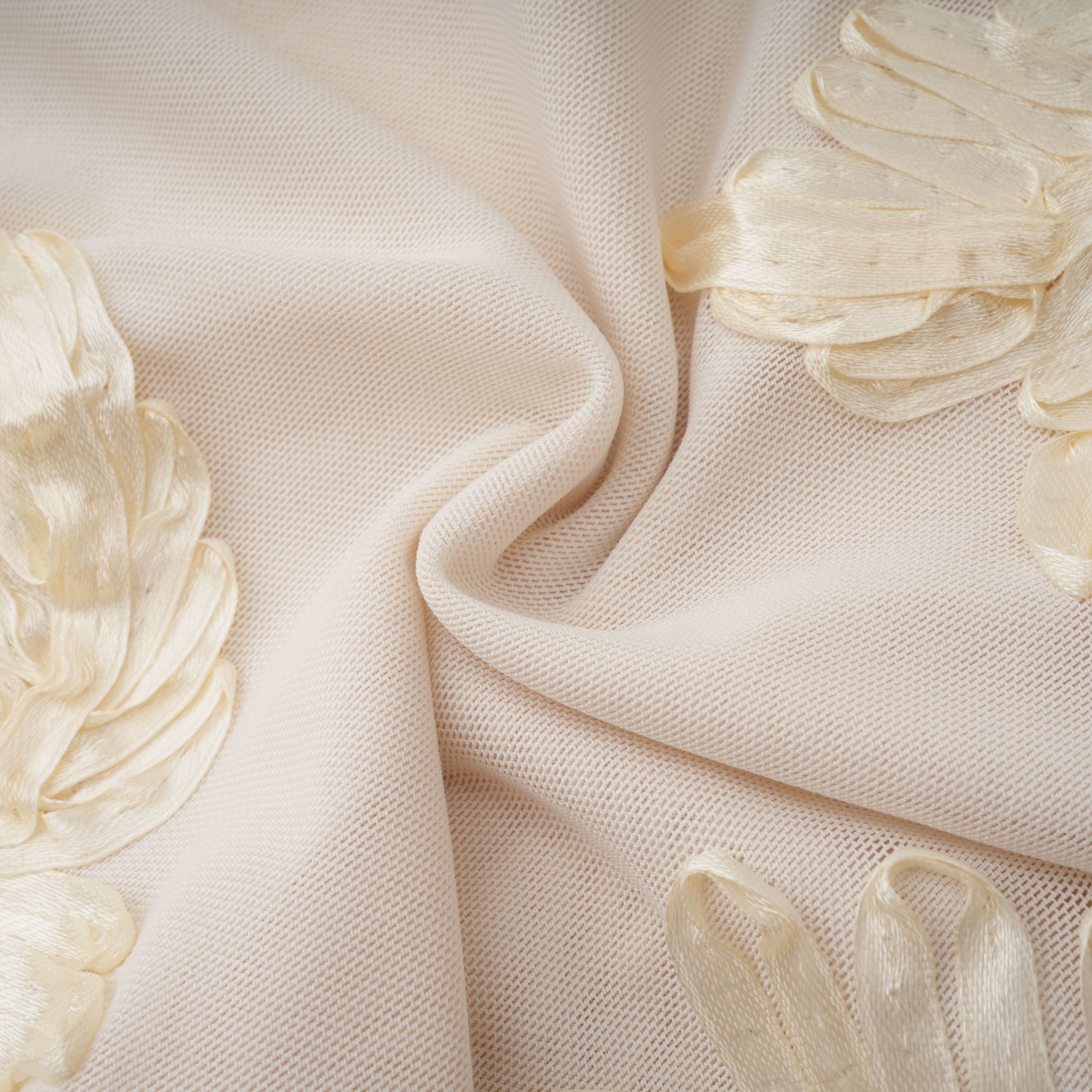 فستان تيويلين محايد غير متماثل بتصميم زهور ومكشكش متوسط الطول