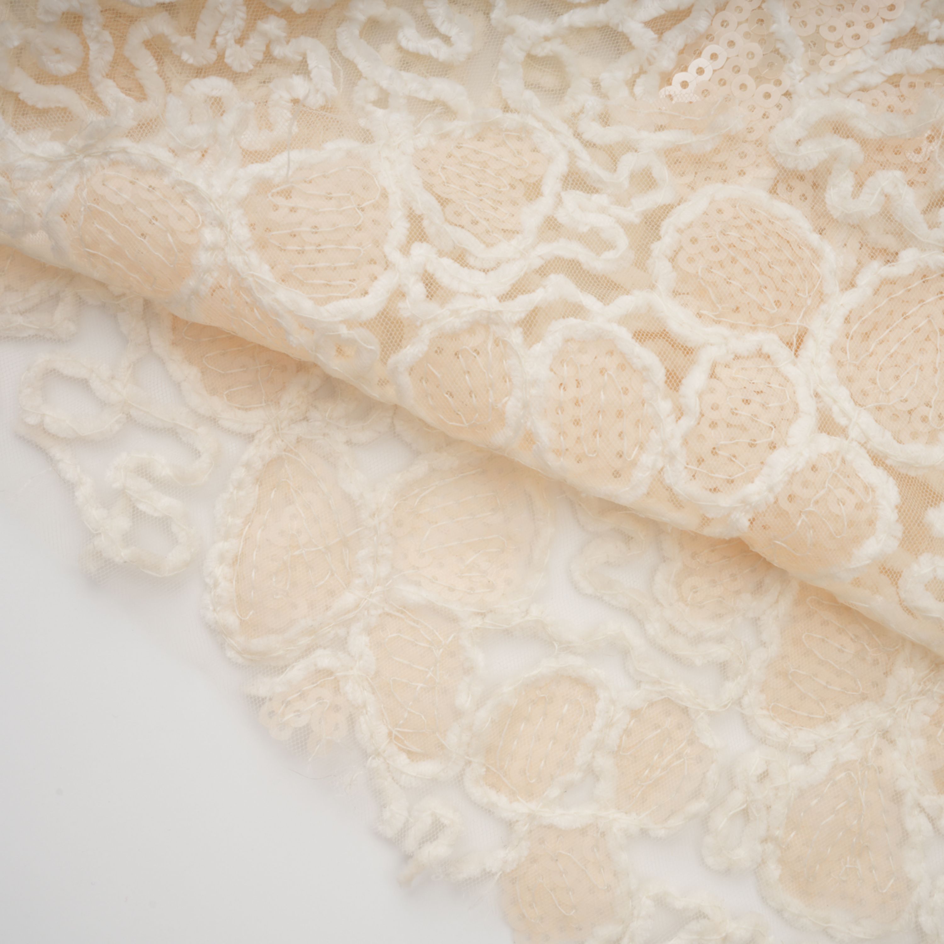 فستان ماتيلد الأبيض المطرز