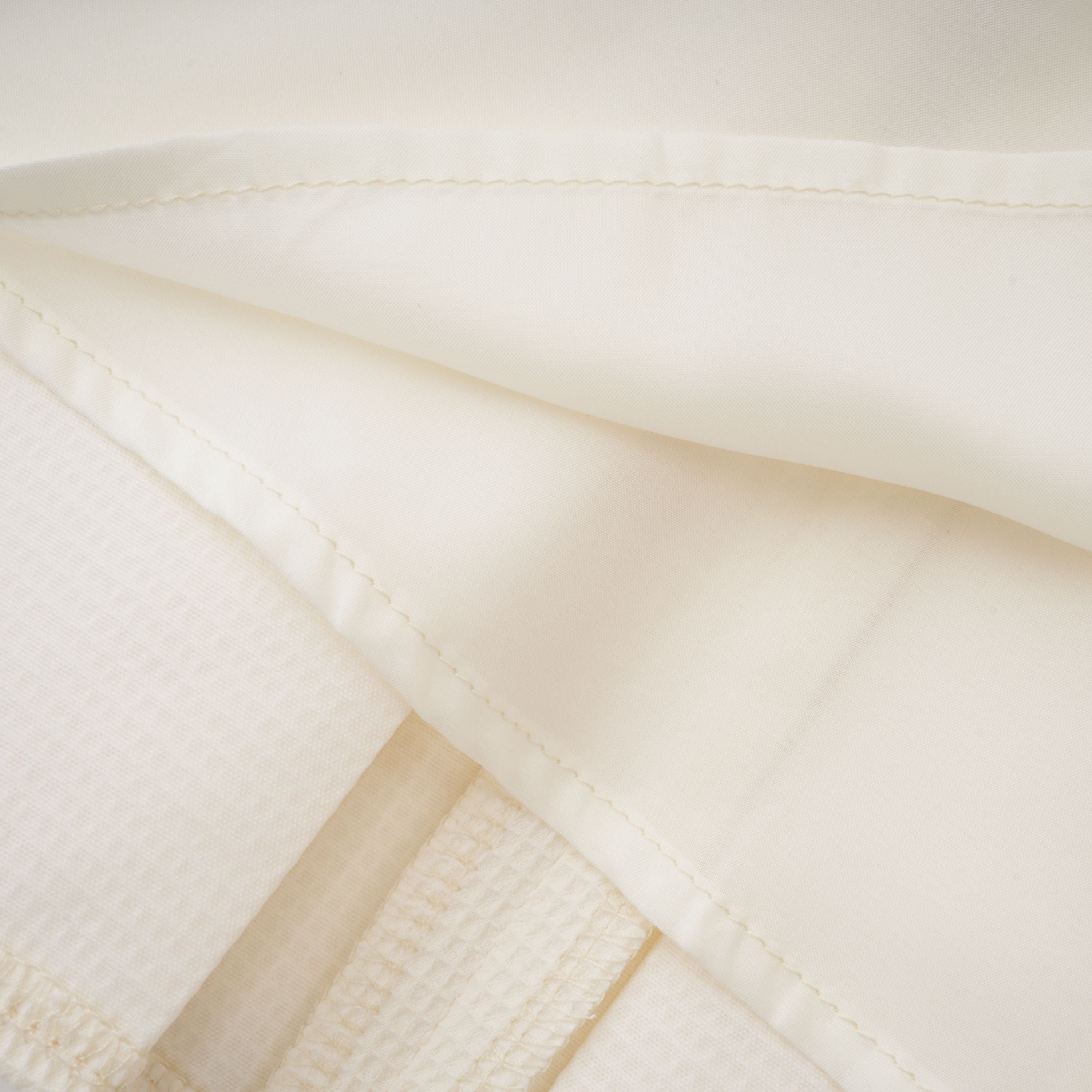 فستان مايل الأبيض القصير المطرز بالزهور 