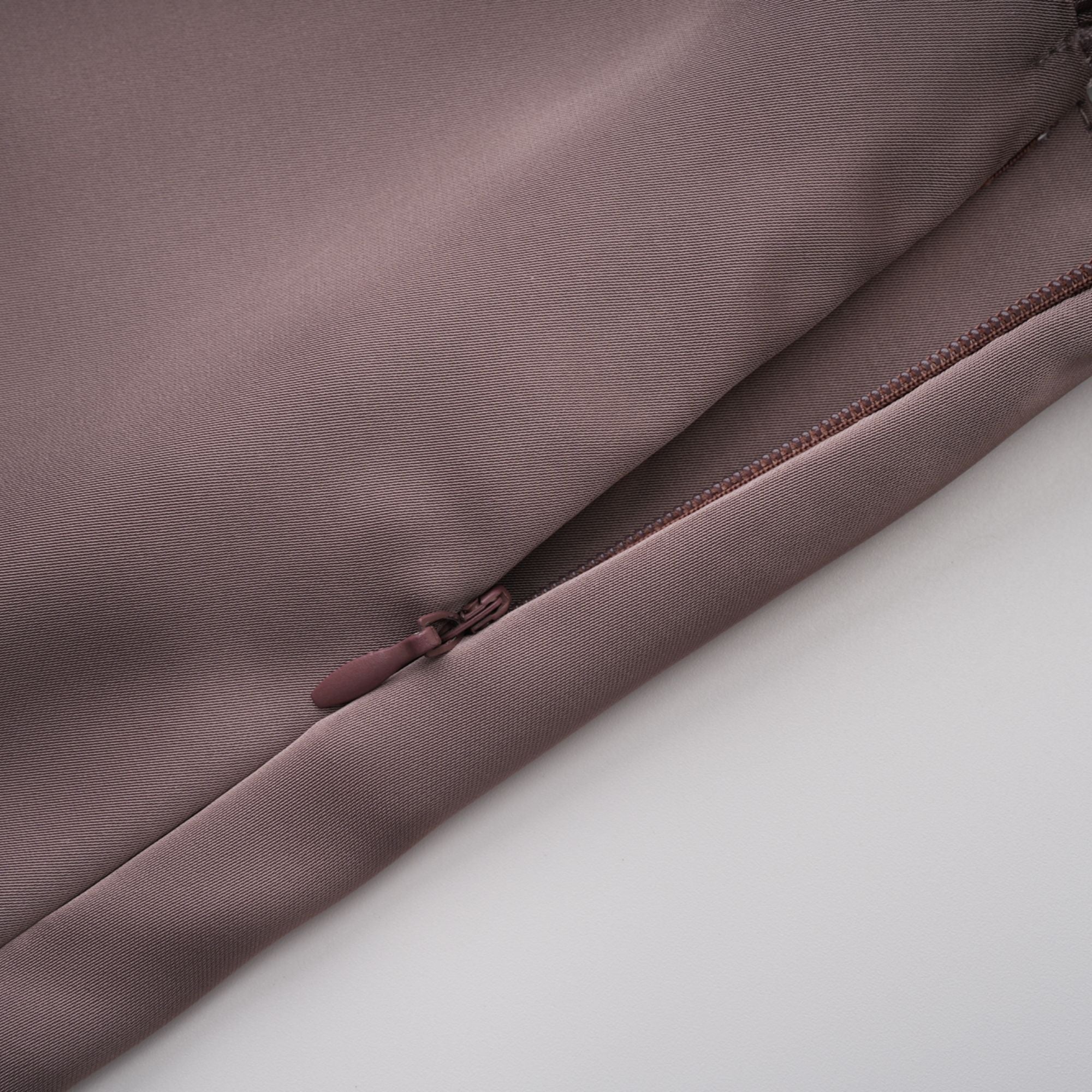 فستان قصير مزين بأكتاف مكشوفة من Jimena Brown