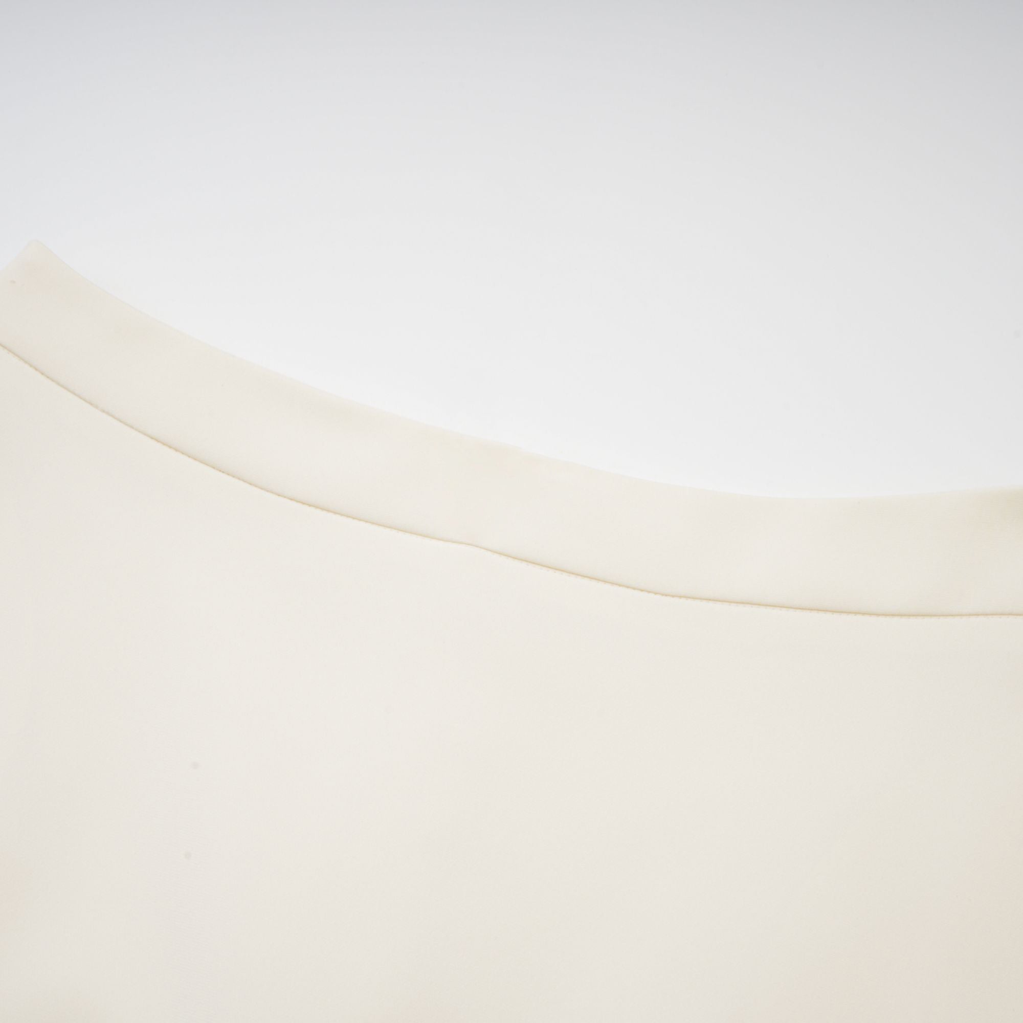 طقم كورالي من توب وتنورة متناسقين ببتلات ثلاثية الأبعاد