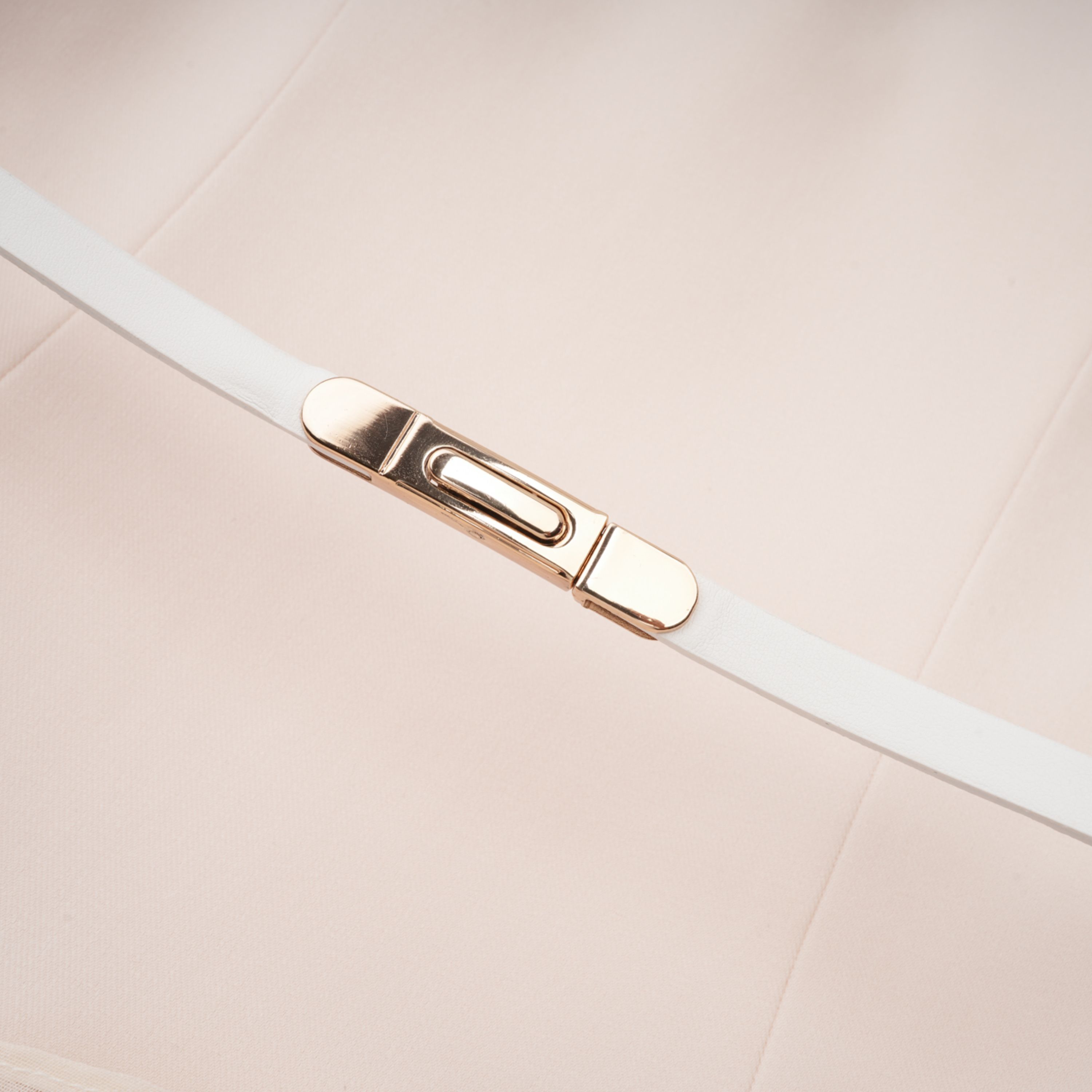 Aria Weißes asymmetrisches Schal- und Tüllpanel-Kleid-Set