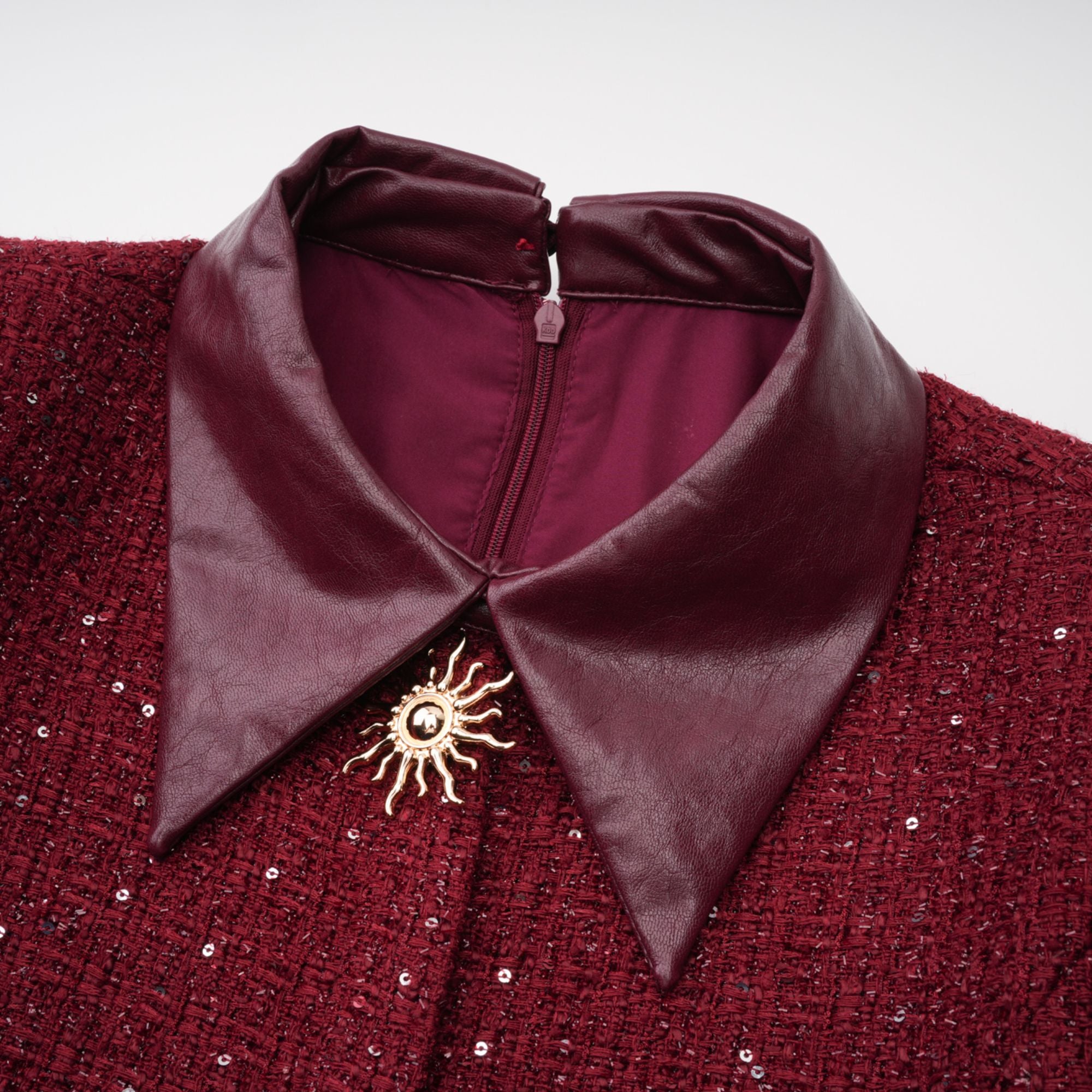 فستان قصير من التويد مزين باللون الأحمر من Ancora