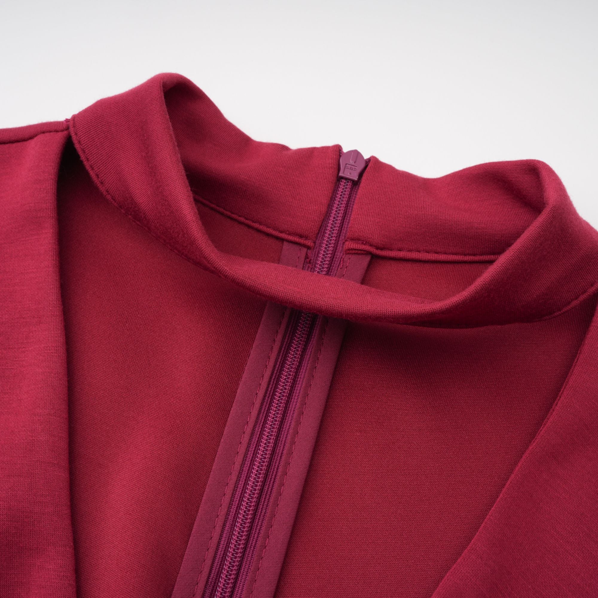 Margot Rotes Schal-Design Maxikleid mit Rüschen