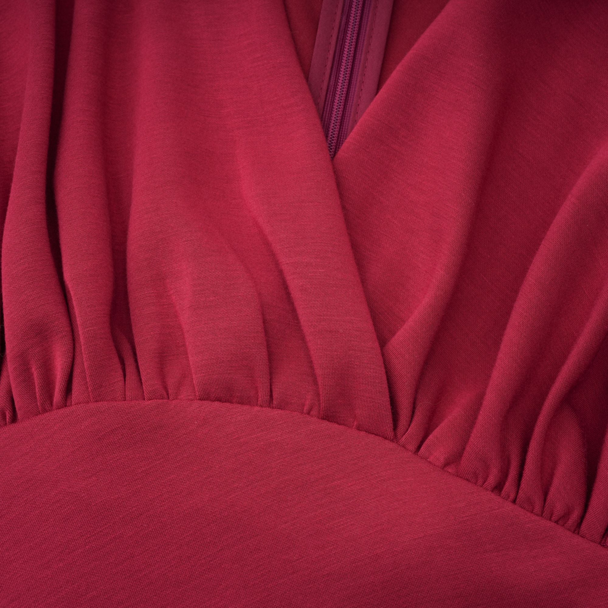 Margot Rotes Schal-Design Maxikleid mit Rüschen