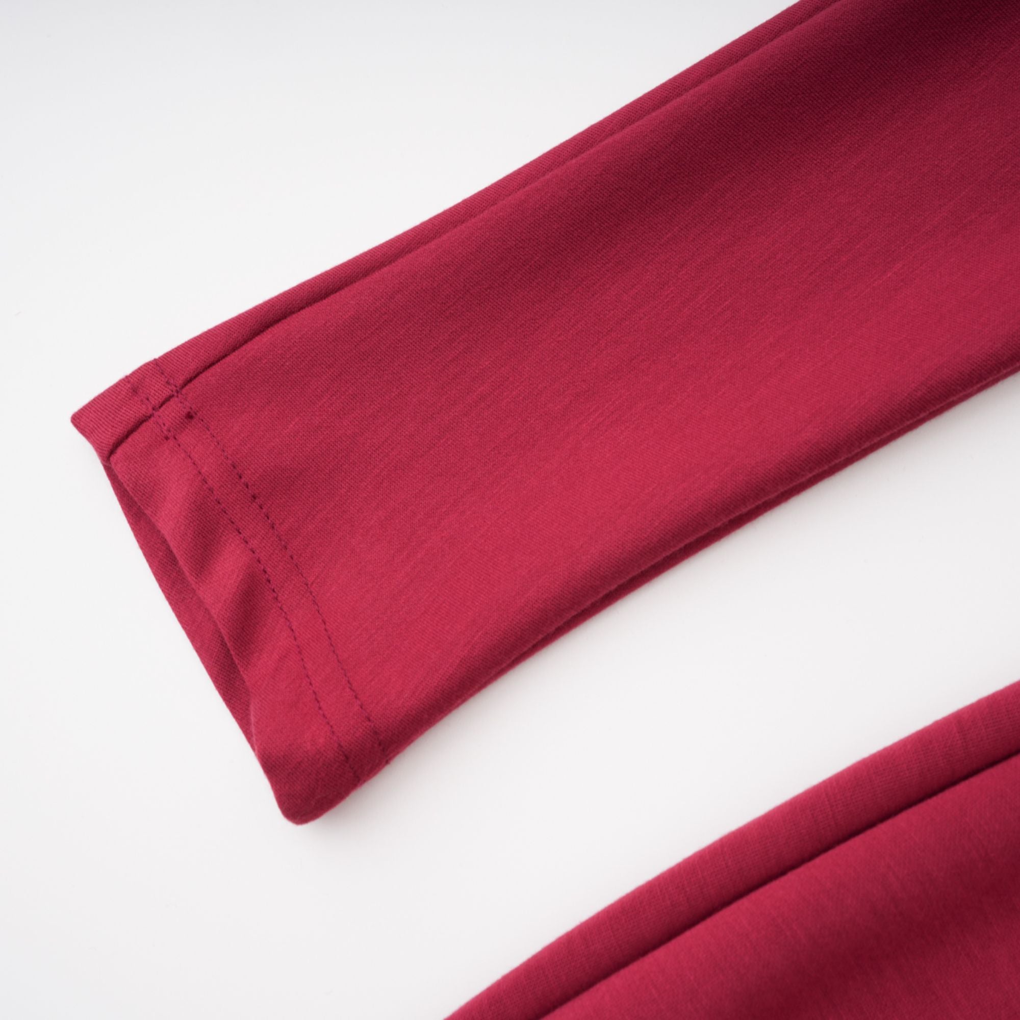 Margot Rotes Schal-Design Maxikleid mit Rüschen