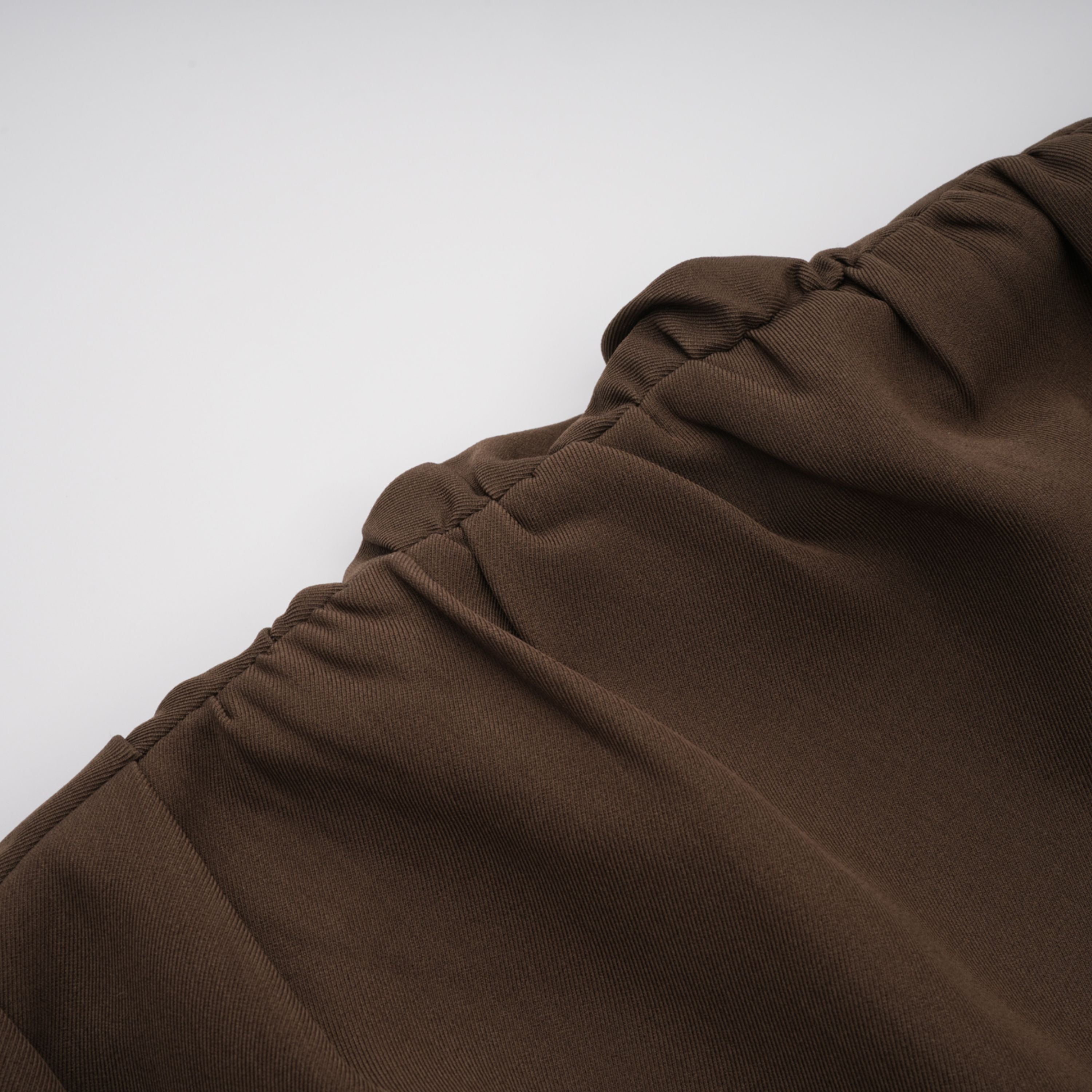 فستان فرنشيسكا براون المصغر ذو الطيات غير المتماثلة باللون البني