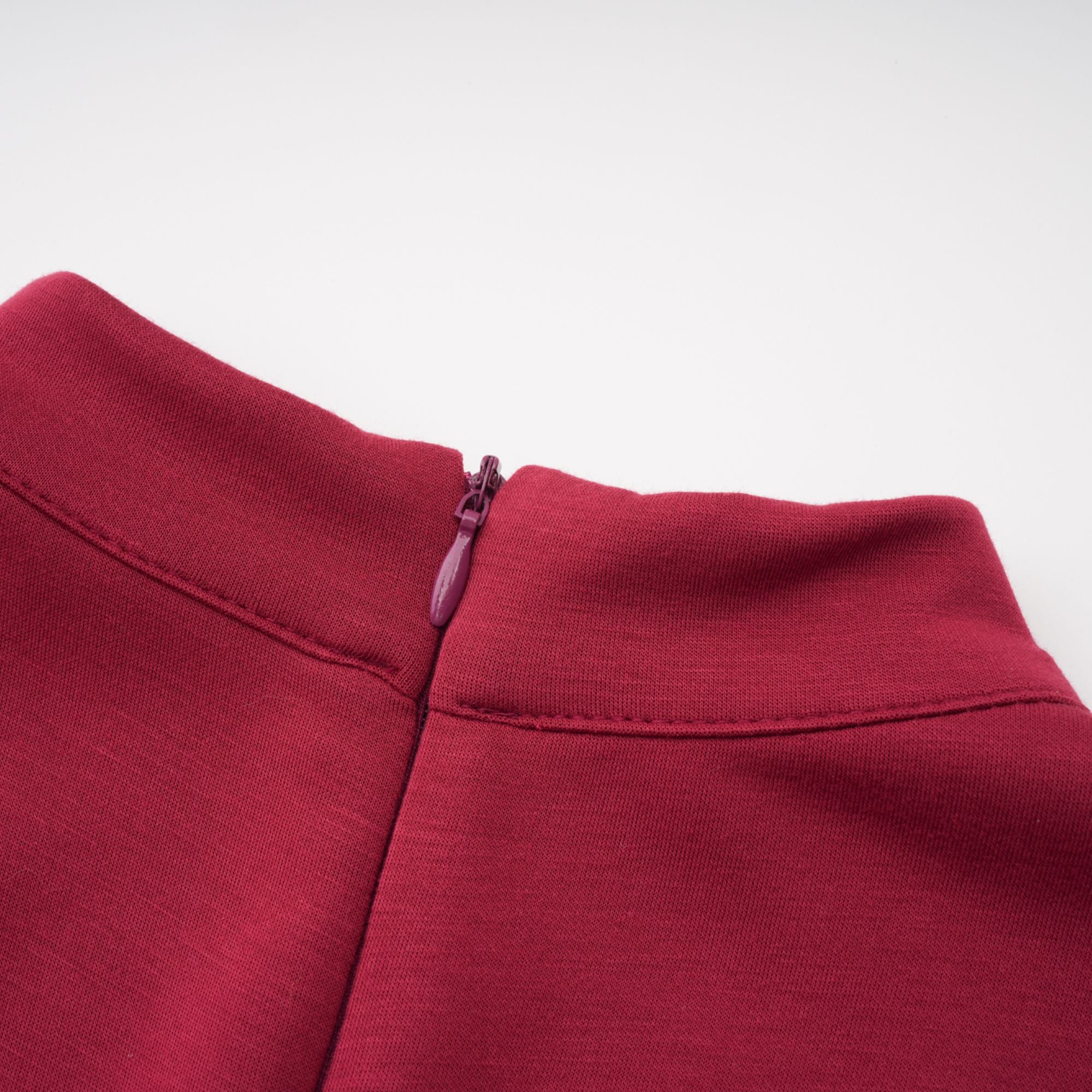 Margot Rotes Schal-Design Maxikleid mit Rüschen