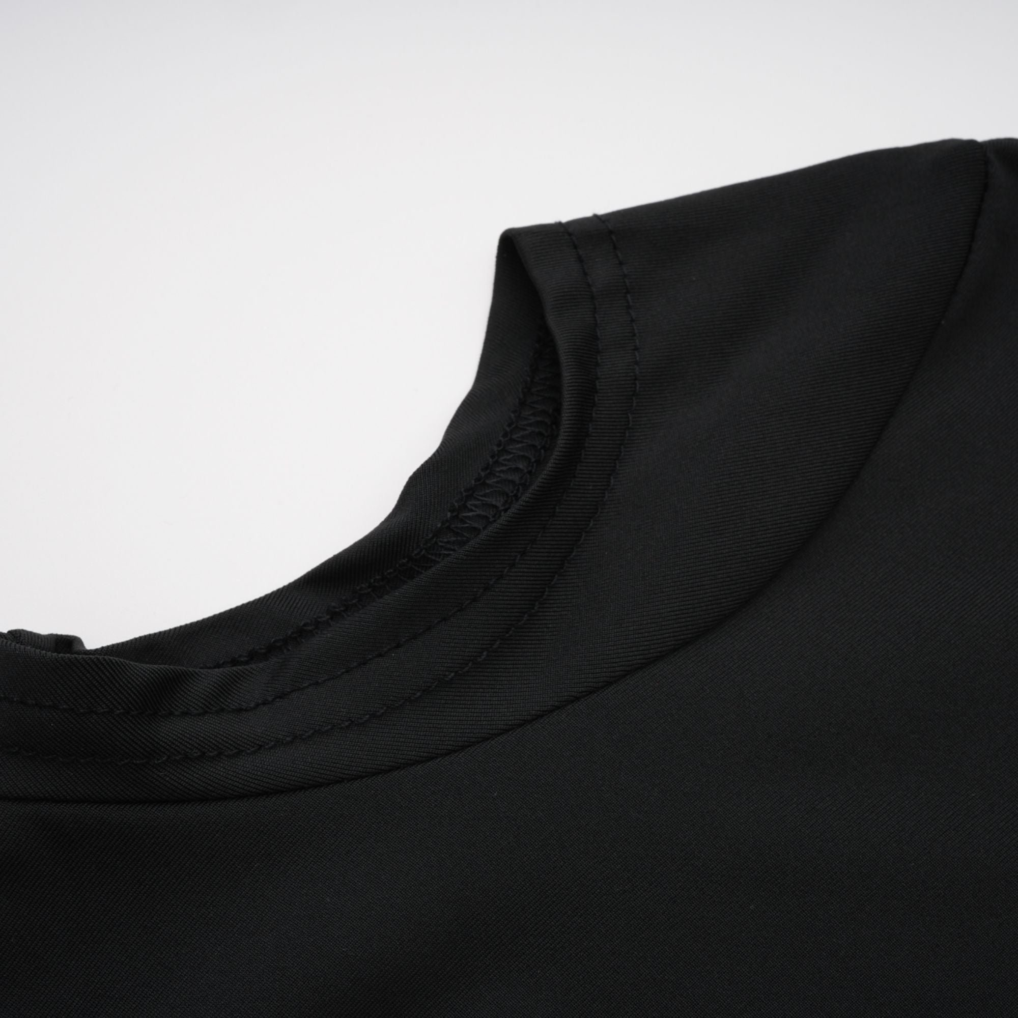 Andrea Schwarzes Minikleid mit Schlüsselloch-Korsett