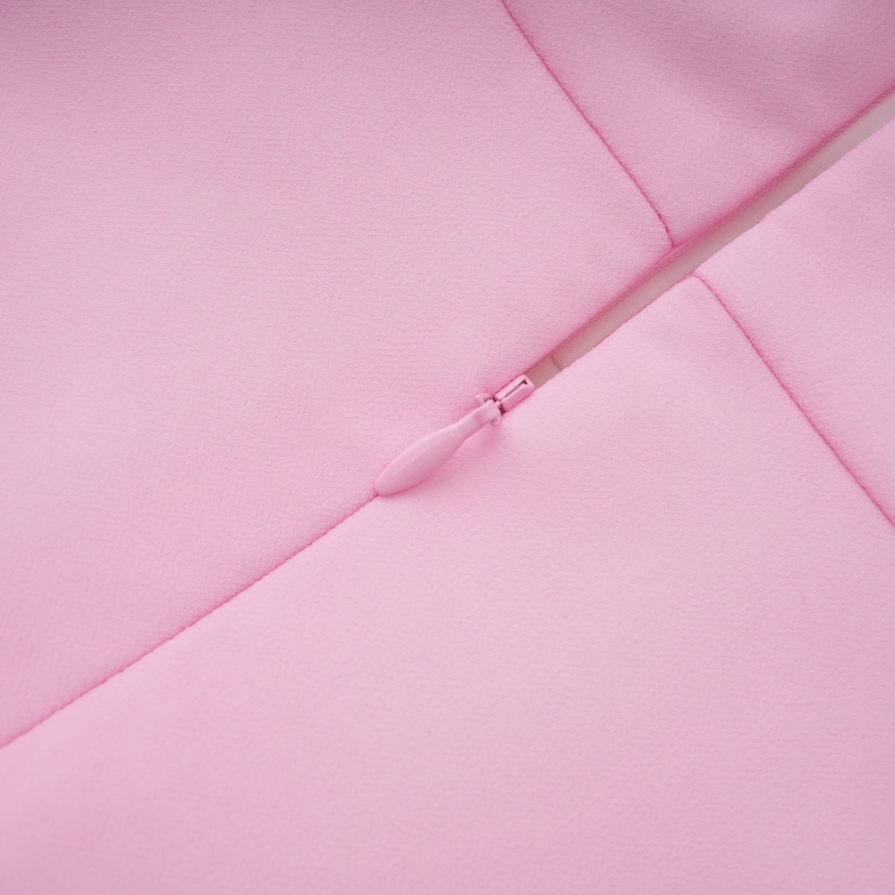 فستان ماكسي طويل من Laetitia بلون وردي، مطوّع ومكشكش.