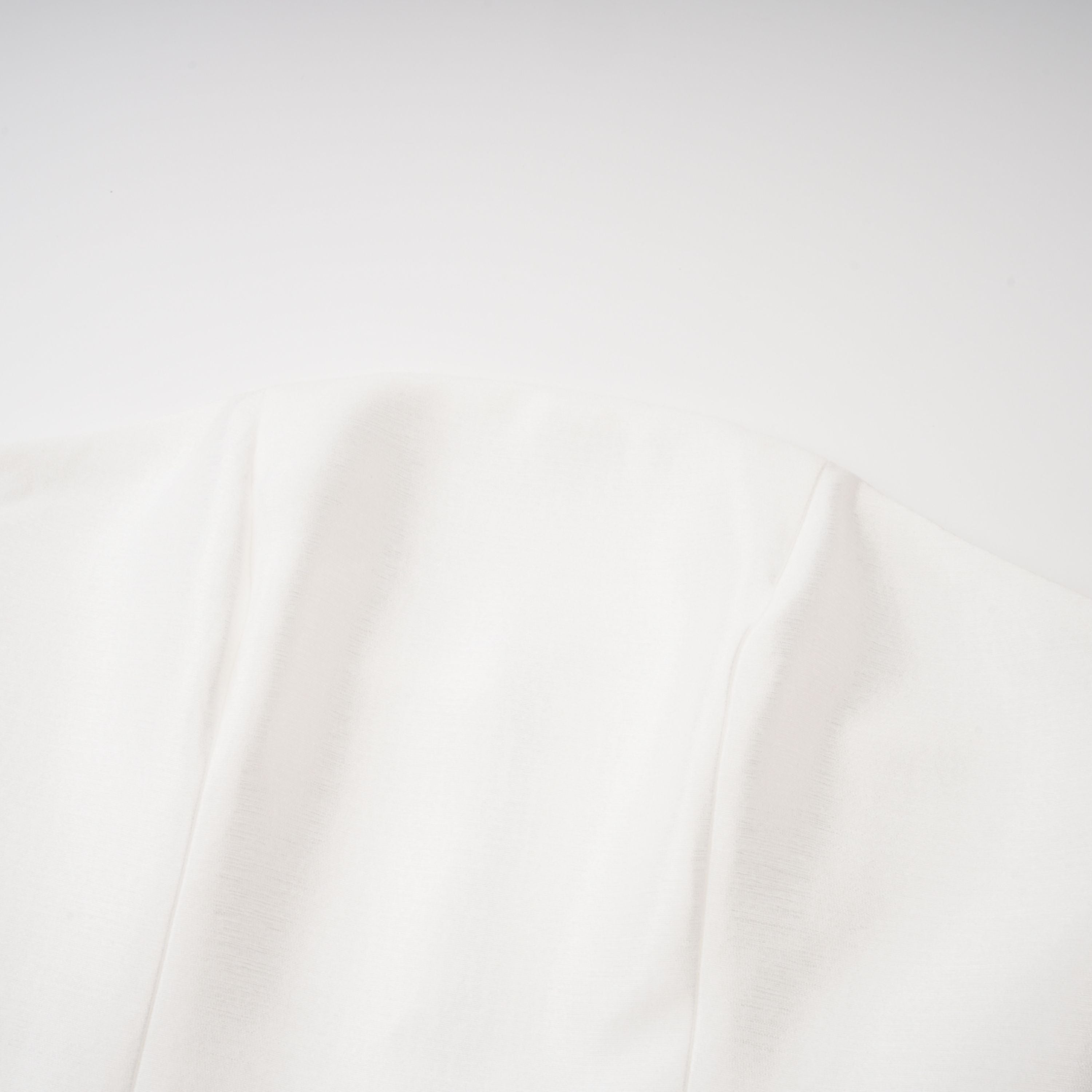 Dulcie – Weißes Jacquard-Set mit Schal und Kleid mit Blumenmuster