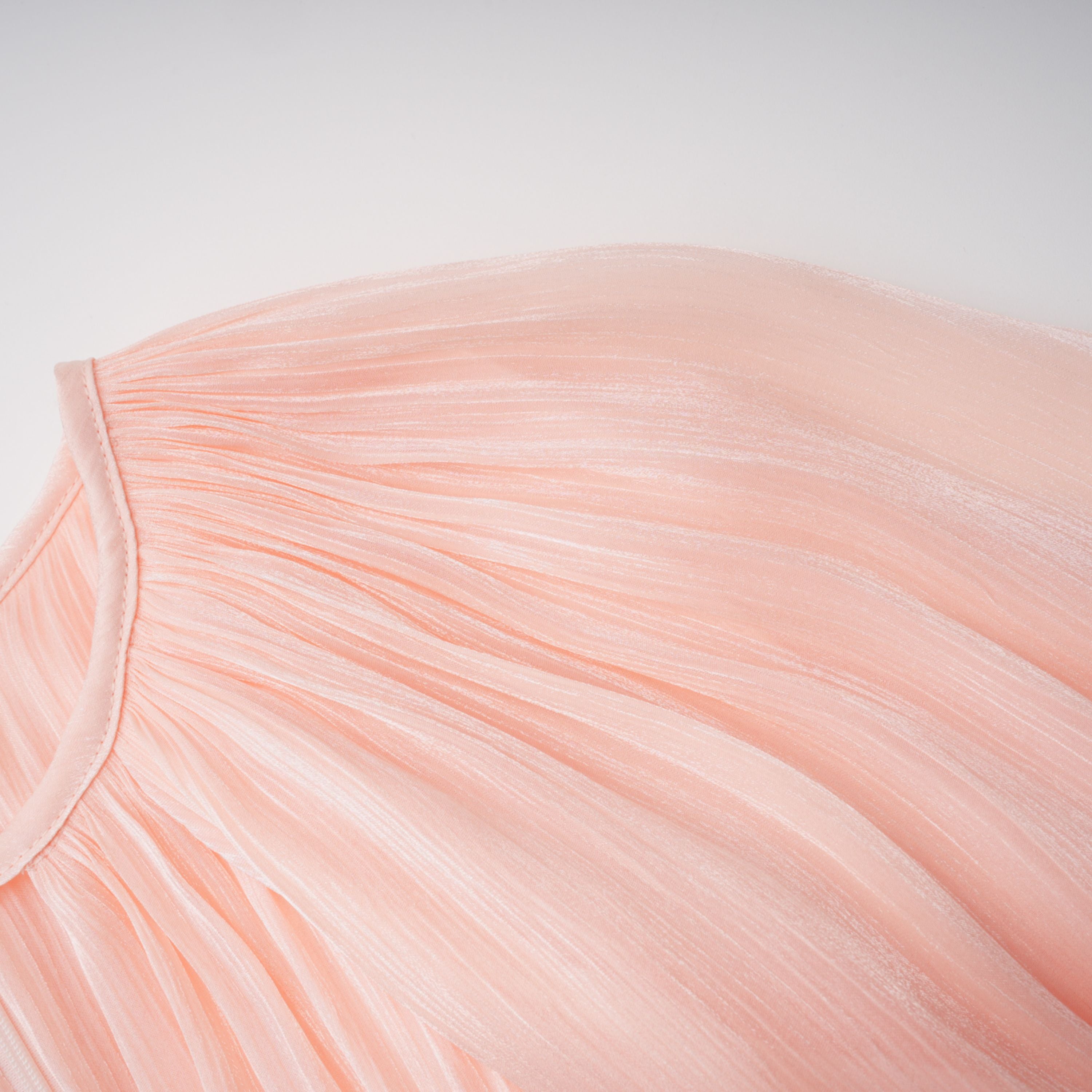 مجموعة بلوزة وتنورة ميلودي باللون الوردي اللامع