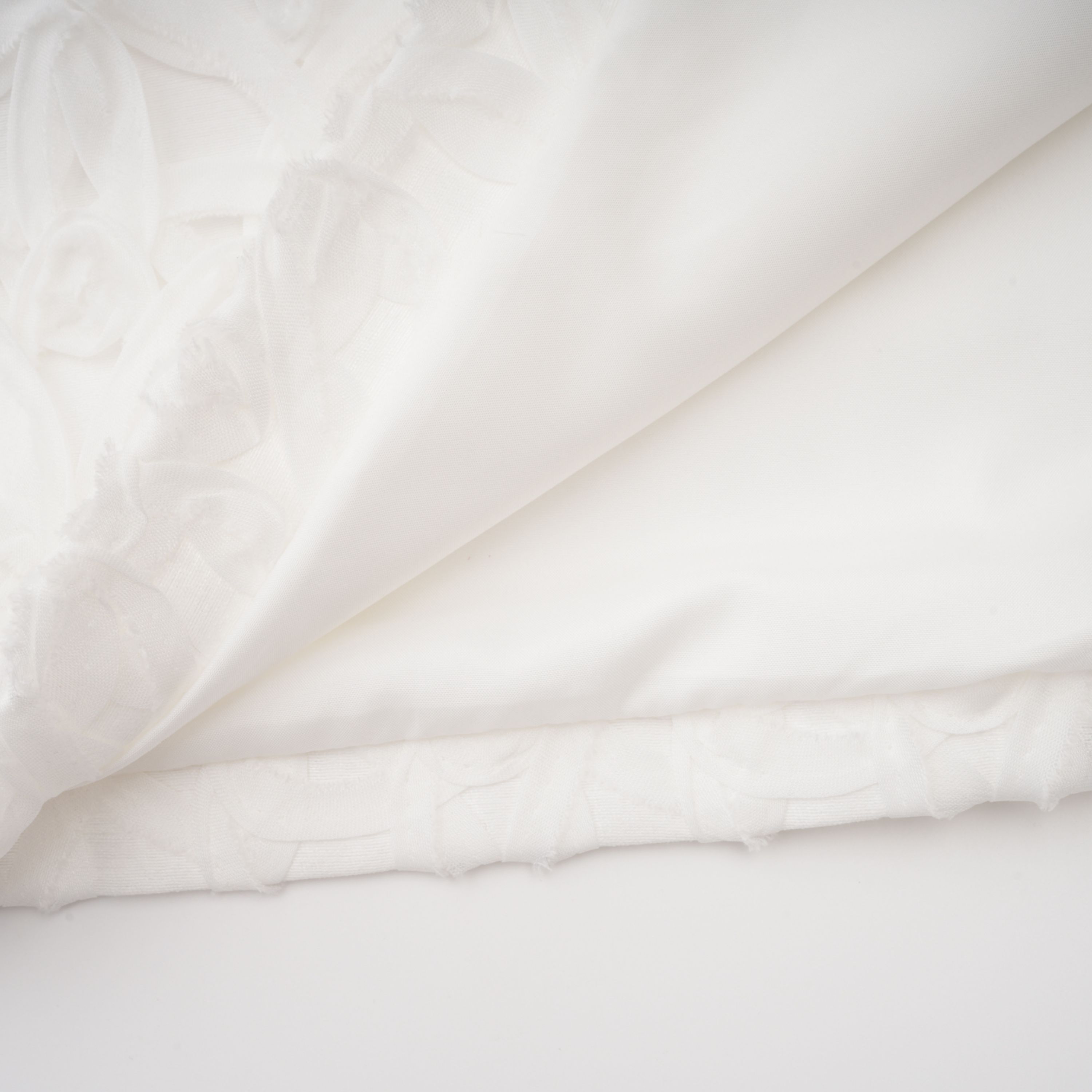 Dulcie – Weißes Jacquard-Set mit Schal und Kleid mit Blumenmuster