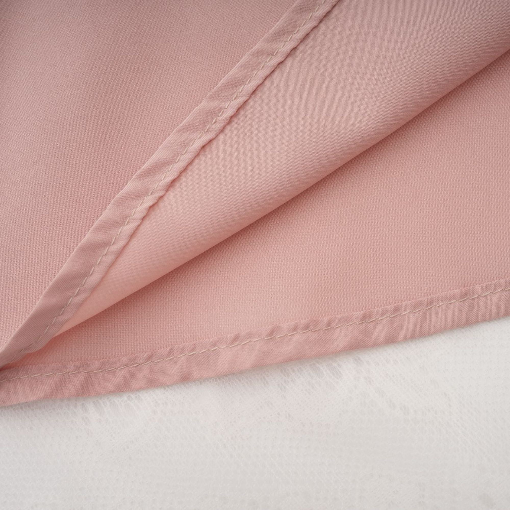 فستان فيبي متوسط ​​الطول من قماش الجاكار الأبيض المزهر والدانتيل