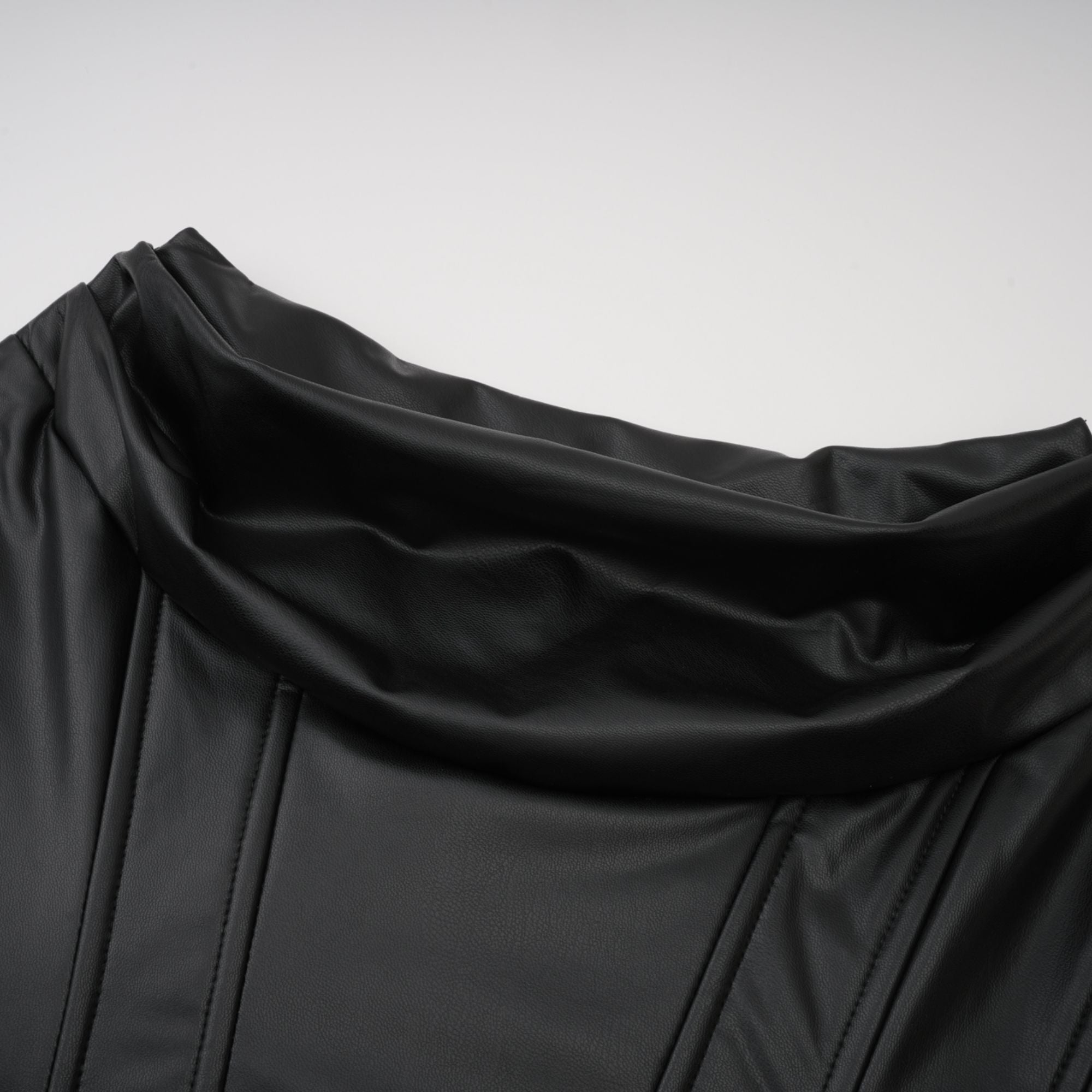 Paulette Brown gerafftes, figurbetontes Minikleid