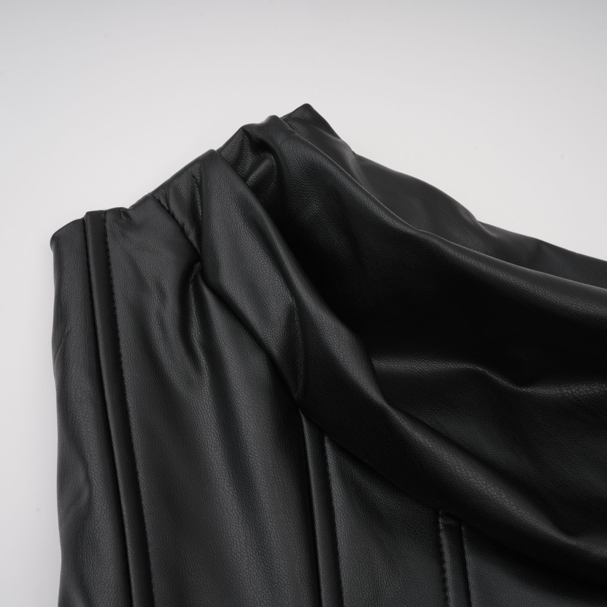 Paulette Brown gerafftes, figurbetontes Minikleid