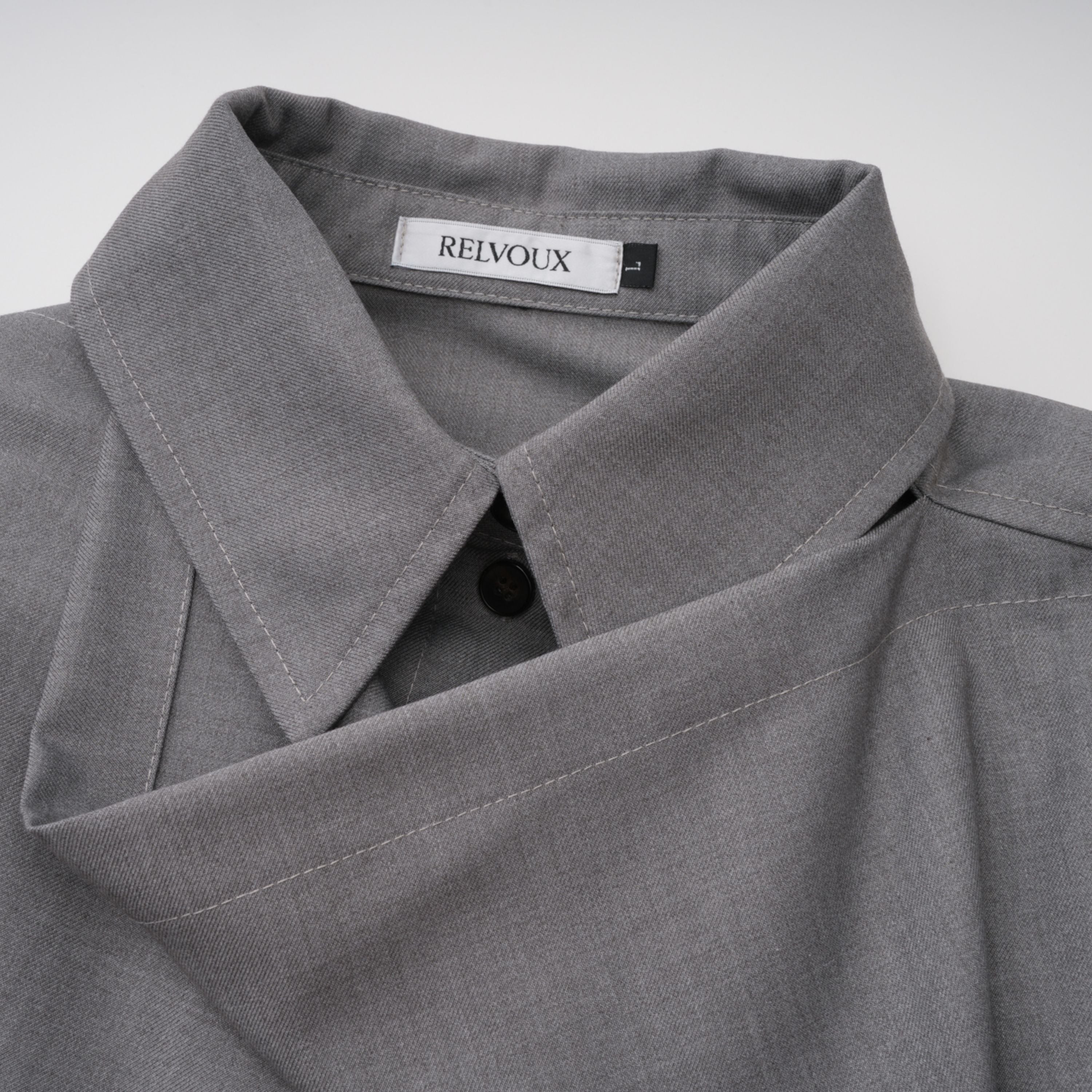 Cynthia Grey Asymmetrisches Set aus drapiertem Hemd und Hose