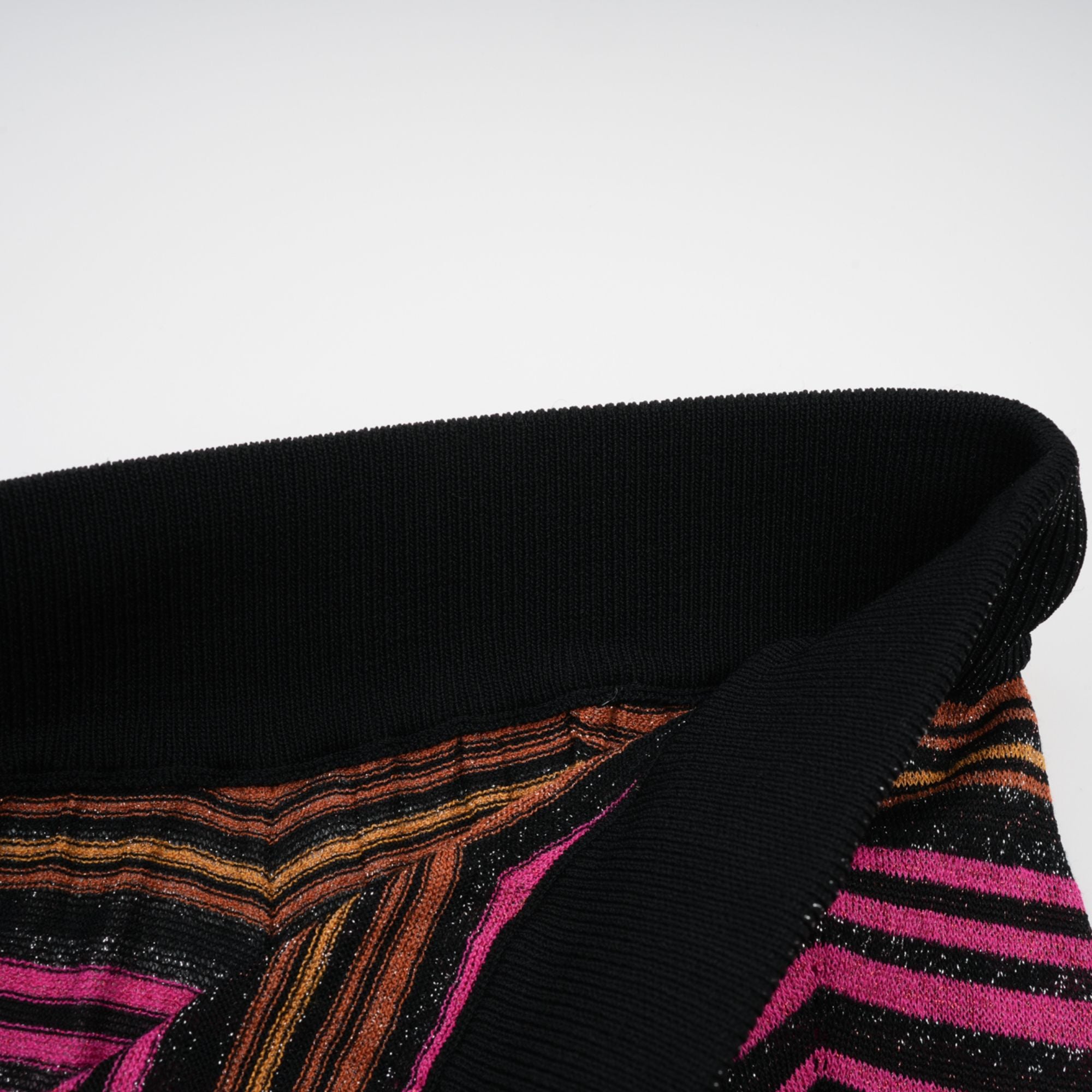 طقم كلوي الأحمر المخطط المحبوك المتناسق