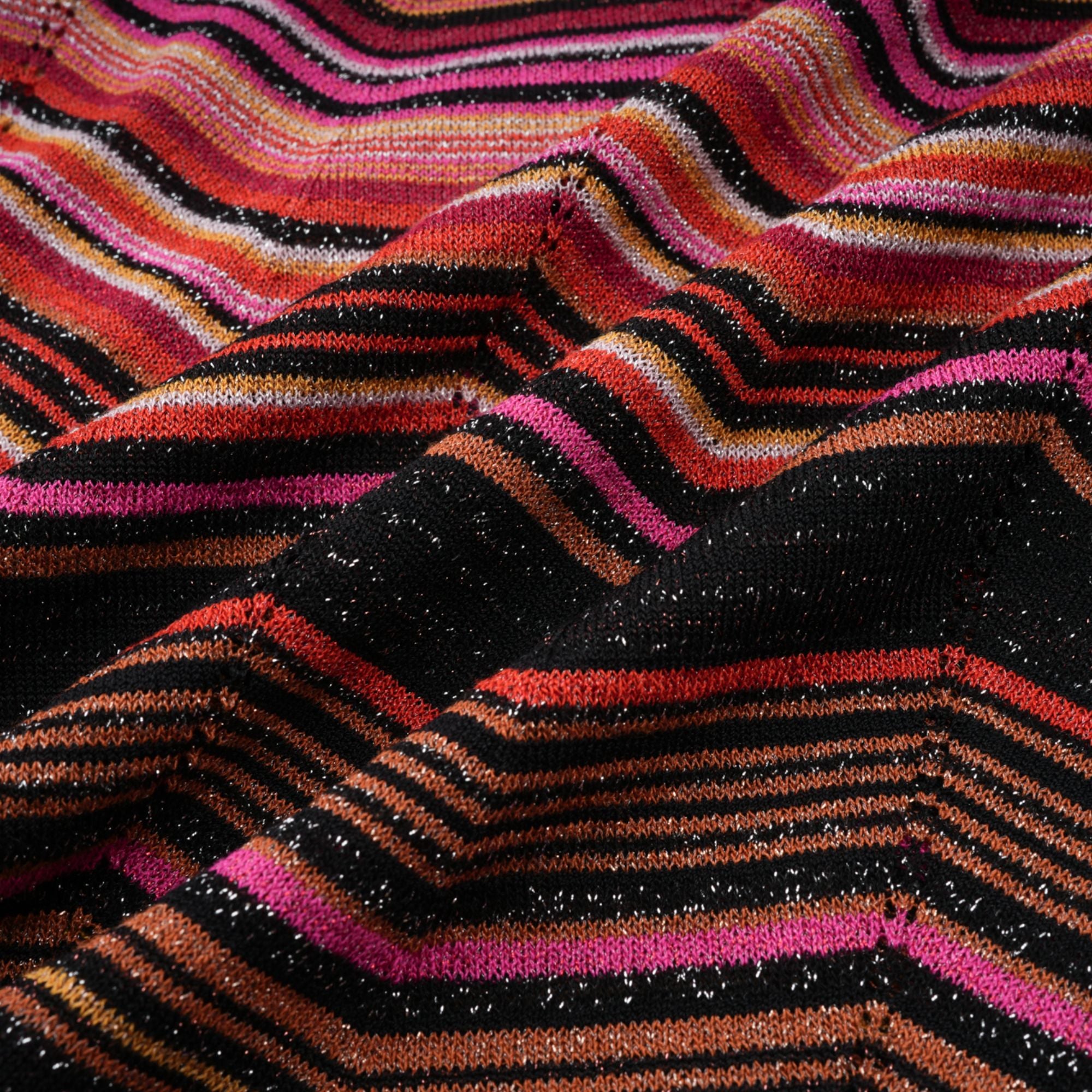 طقم كلوي الأحمر المخطط المحبوك المتناسق