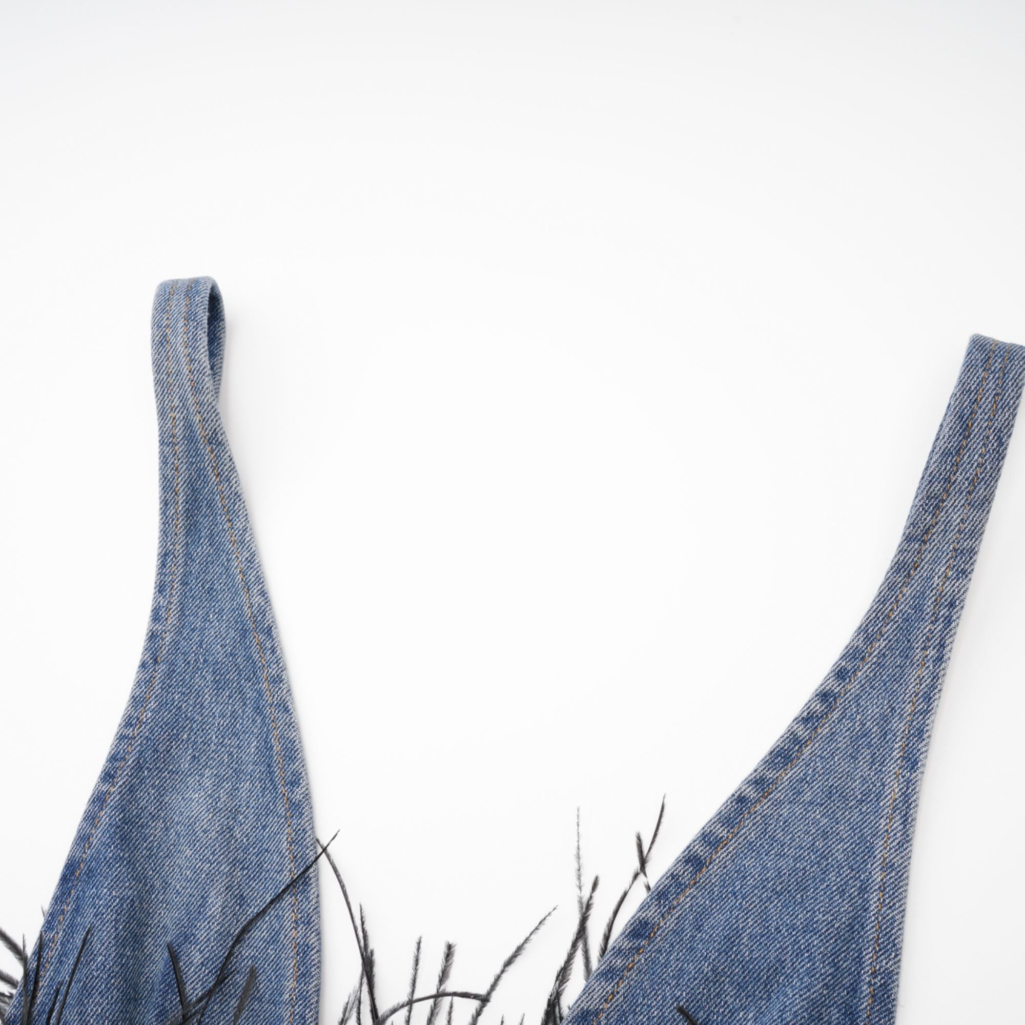 Set coordinato con top e gonna in denim con piume Milia 