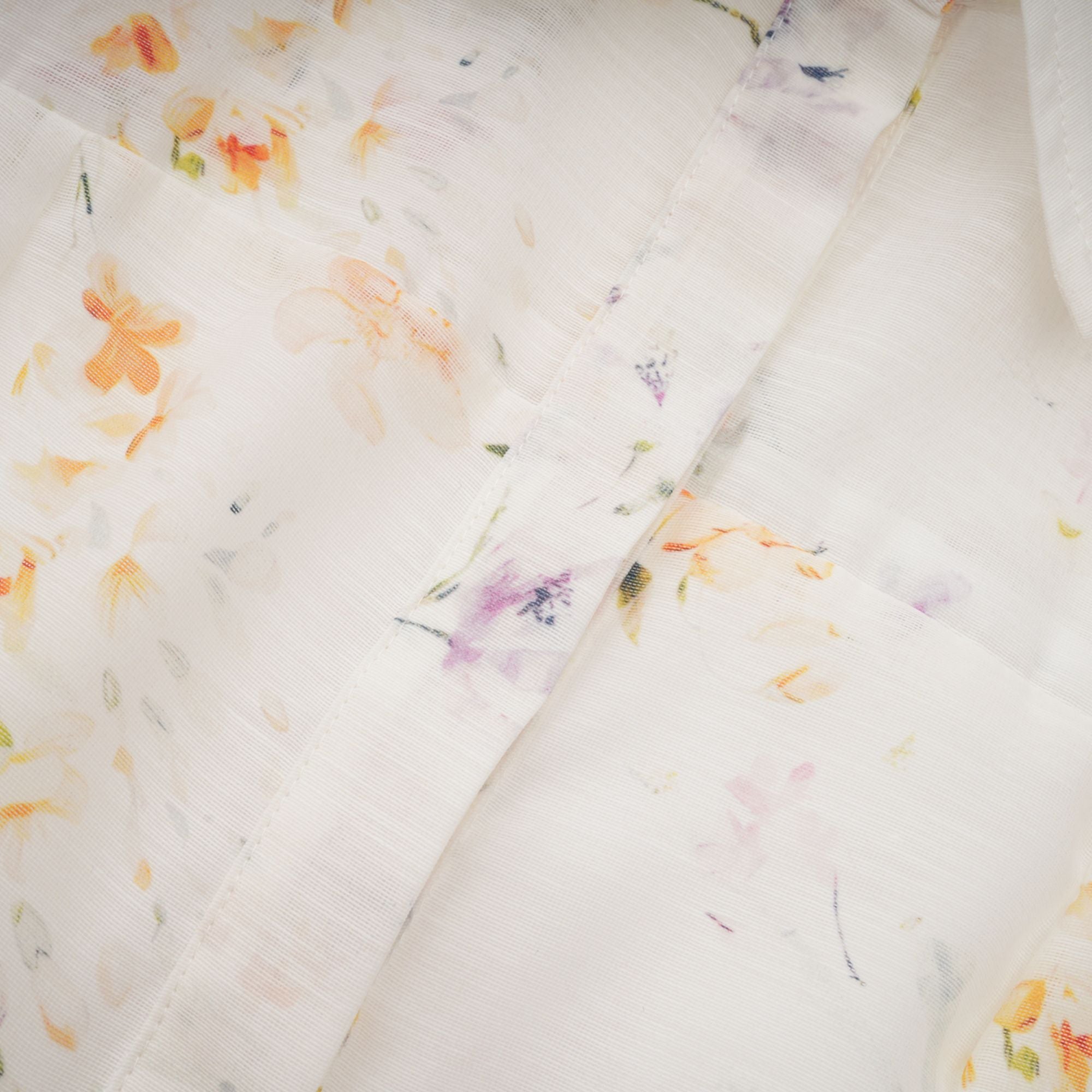 فستان زوي متوسط ​​الطول بطبعة زهور باللون الأبيض 