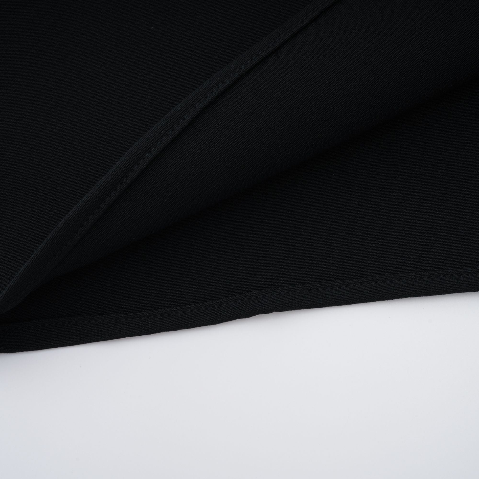 Irène – Paillettenbesetztes Midikleid mit Blumenstickerei in Schwarz