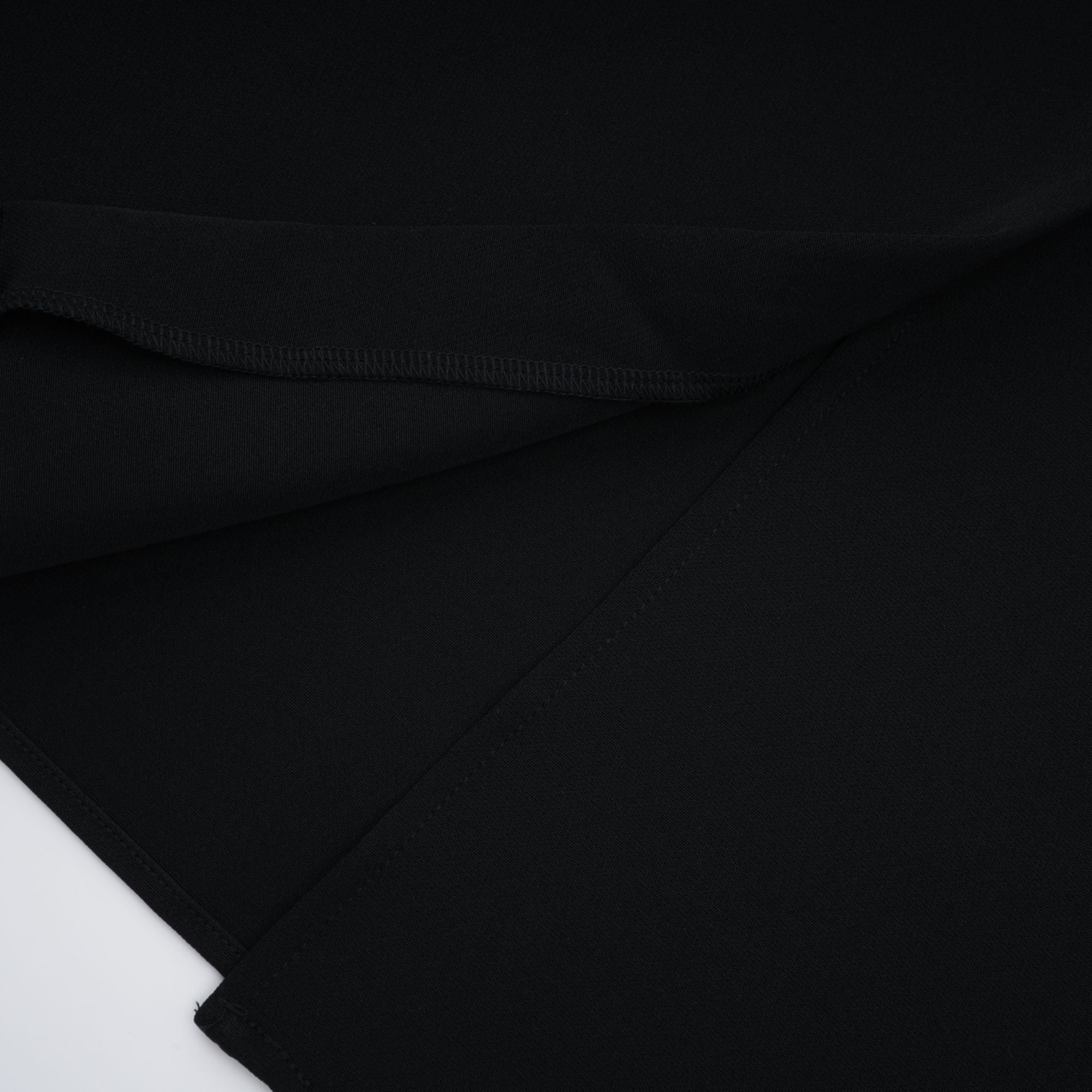 Irène – Paillettenbesetztes Midikleid mit Blumenstickerei in Schwarz