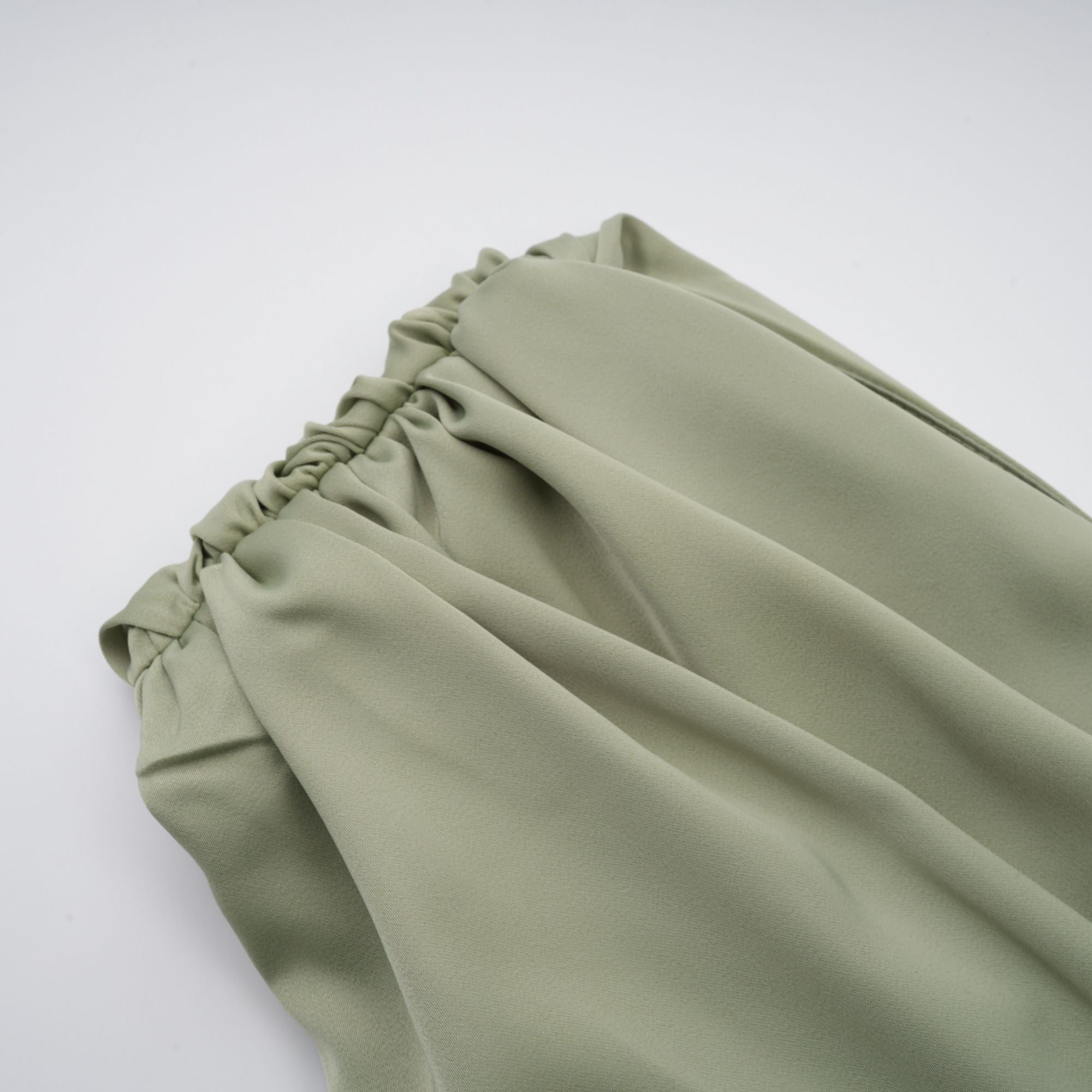 Benedetta Grünes einseitig schulterfreies Satin-Maxikleid