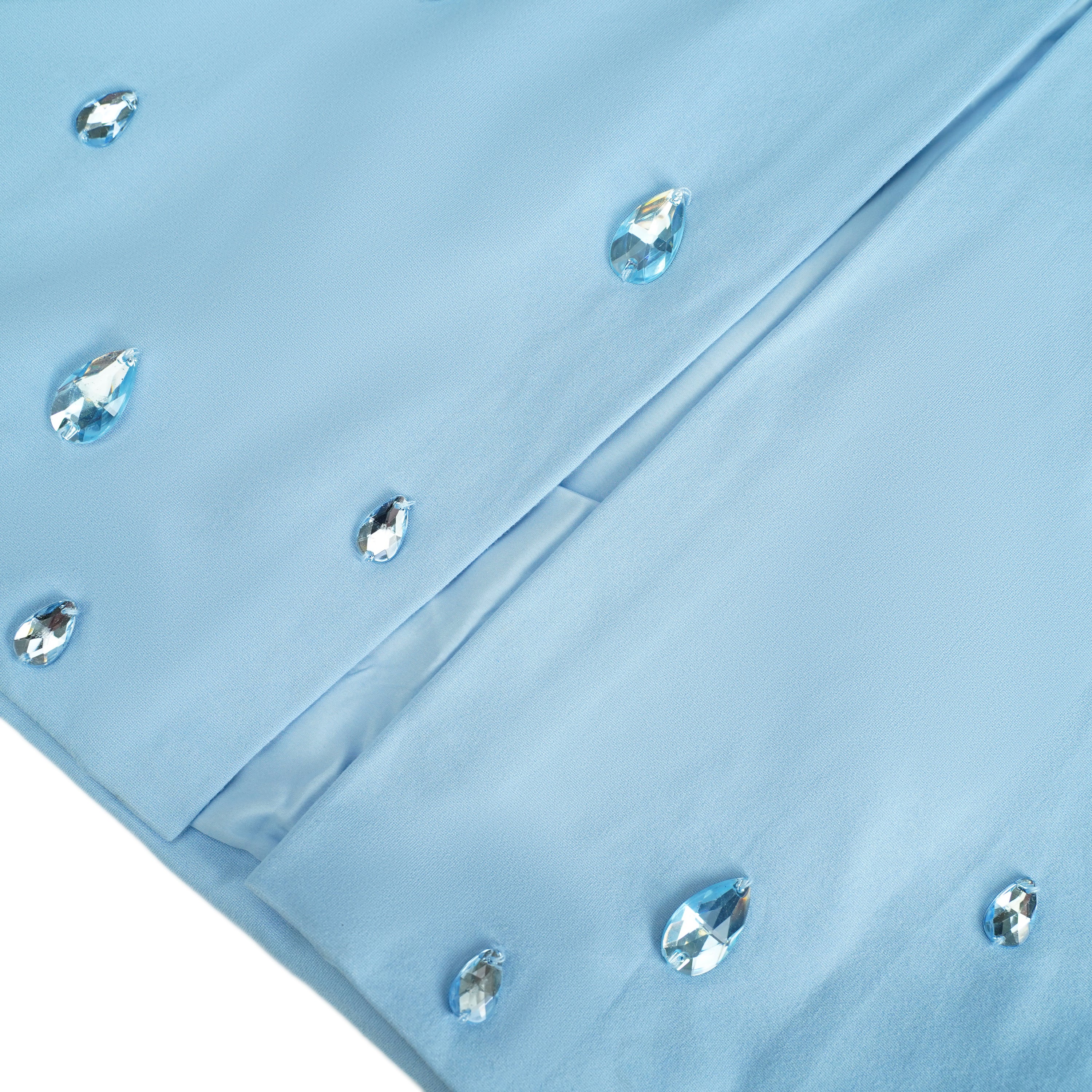 فستان ماكسي أزرق مزين بالكريستال من ميريس